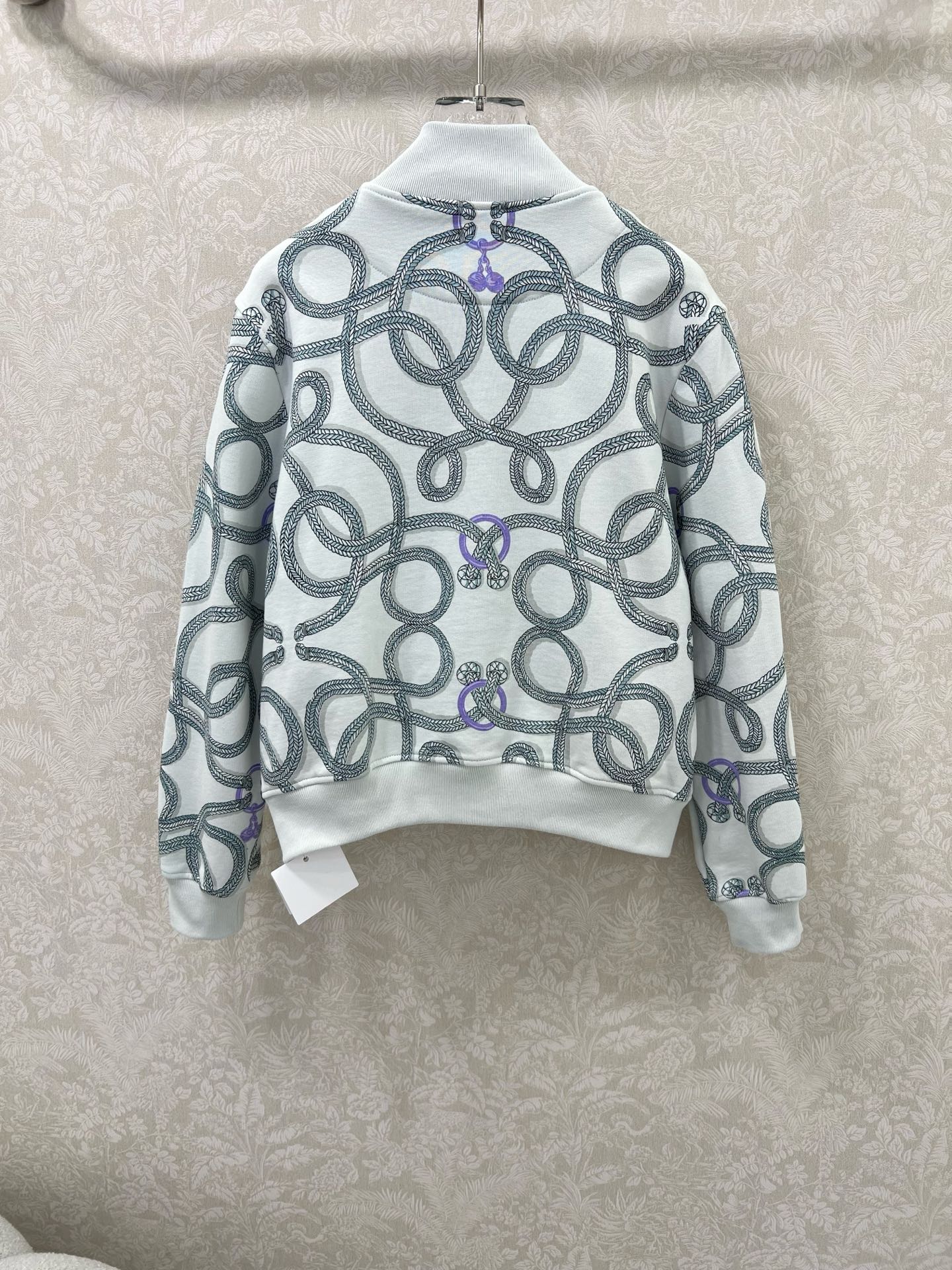 新出颜色 🔥🔥Herme*25秋冬新款印花立领夹克外套 流畅的线条结构 拿捏得恰如其分 双侧口袋设计 定