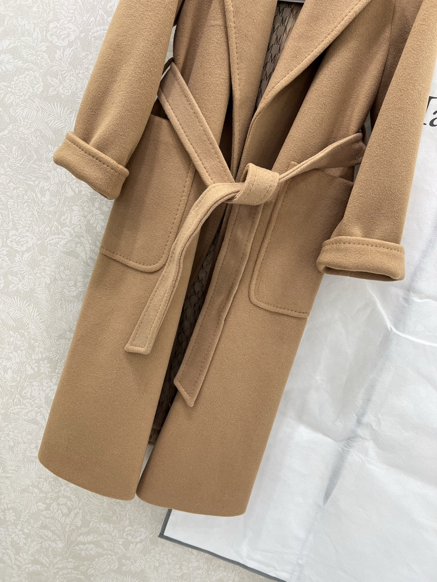 🔥🔥MaxMara~ labbro提花内衬款 宽松浴袍开襟当原版开模定制‼️纯手工缝制 加上独特的剪裁 