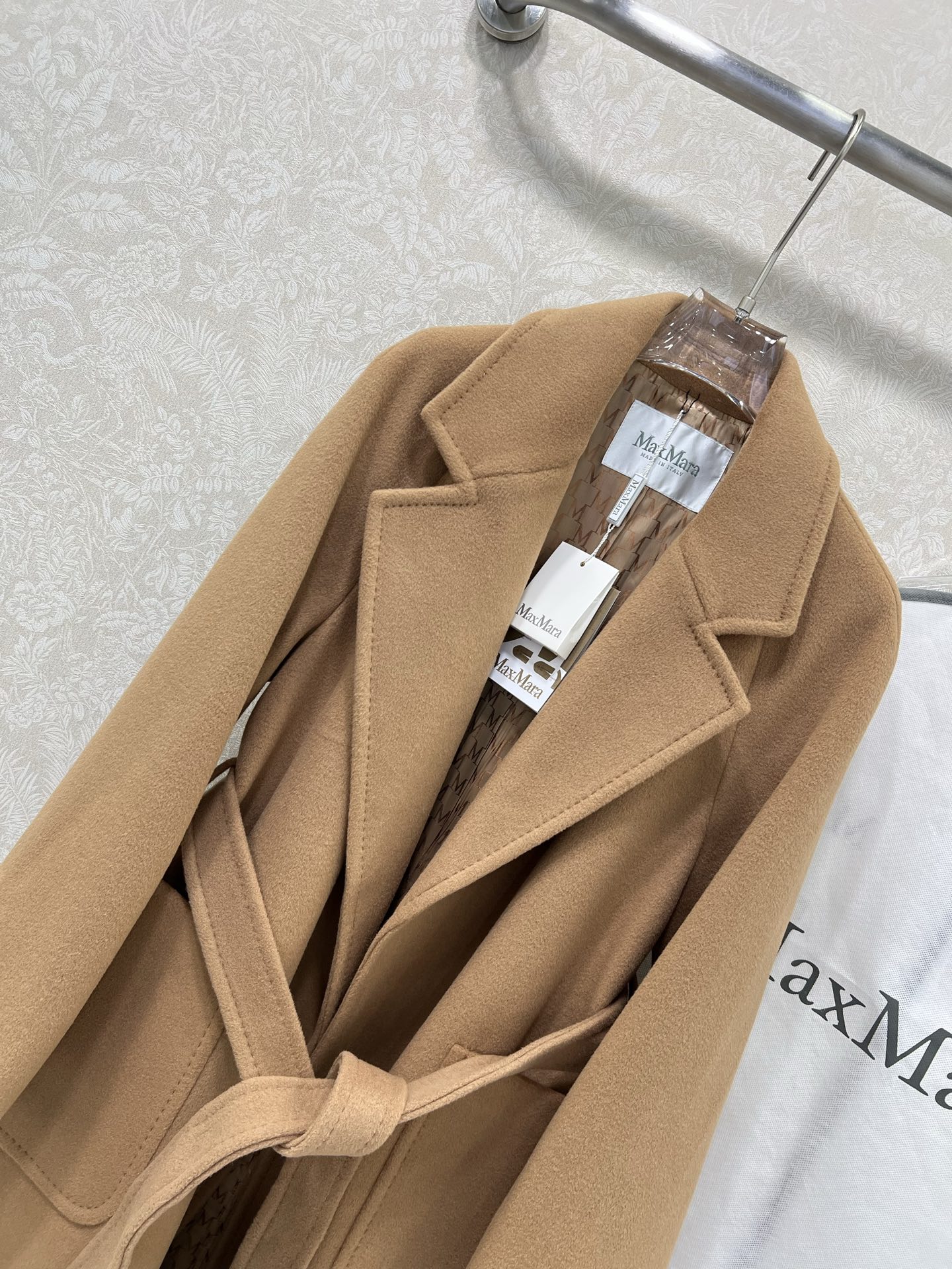 🔥🔥MaxMara~ labbro提花内衬款 宽松浴袍开襟当原版开模定制‼️纯手工缝制 加上独特的剪裁 