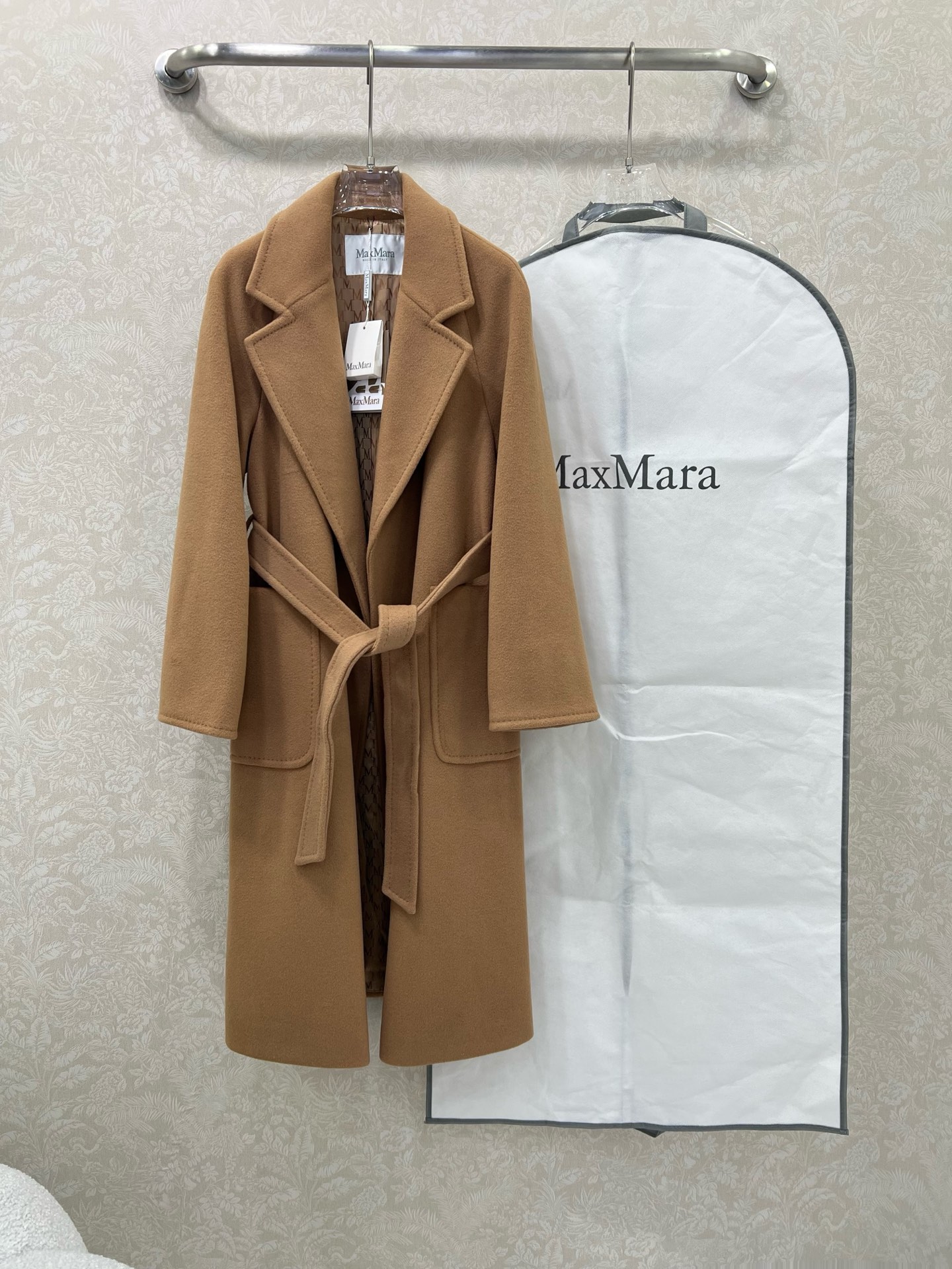 🔥🔥MaxMara~ labbro提花内衬款 宽松浴袍开襟当原版开模定制‼️纯手工缝制 加上独特的剪裁 