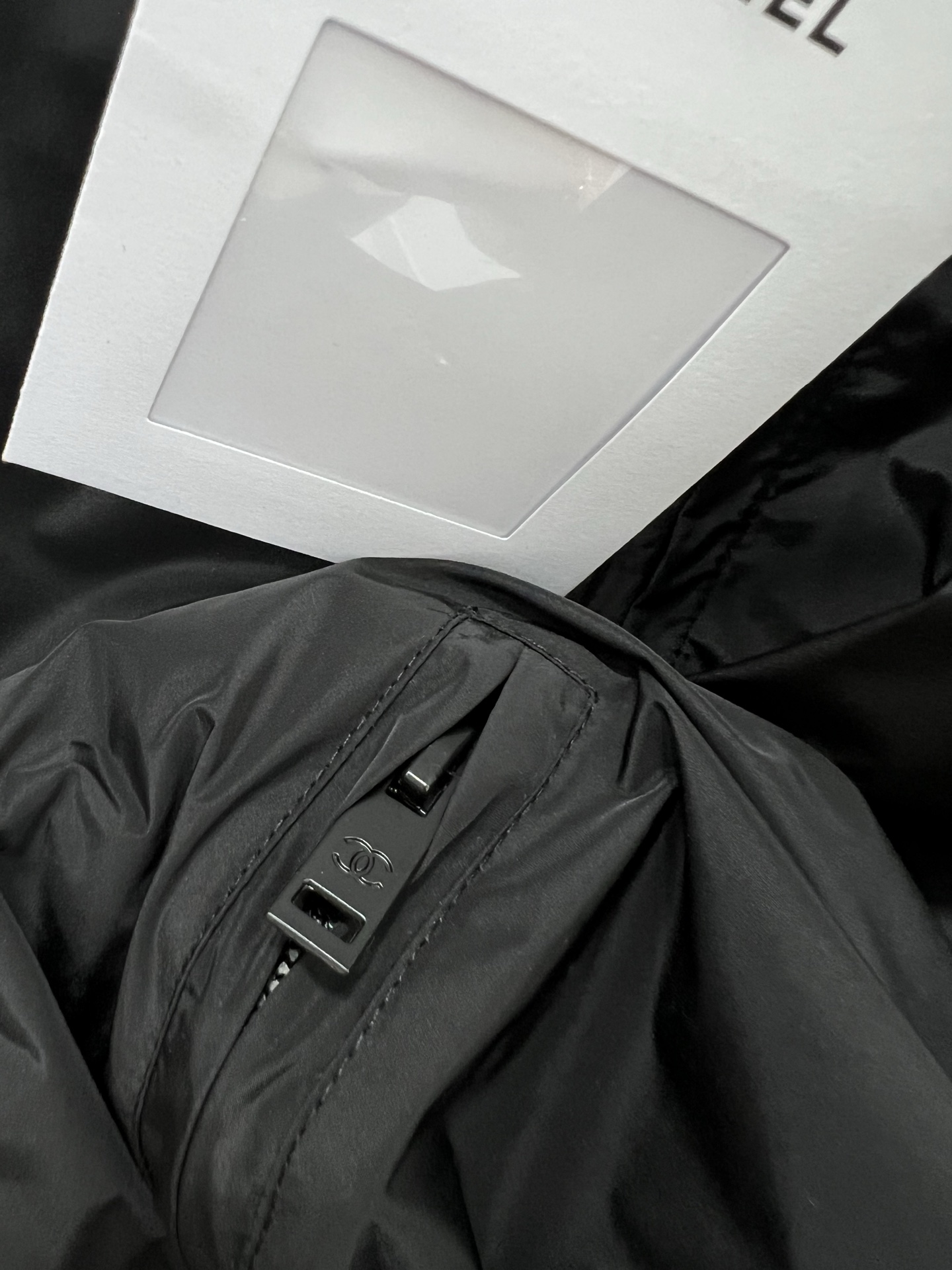 🔥🔥chan*l 25新款中古夹克外套 小香休闲棒球服，酷女孩必备神器，可男女同款 经典黑色基底，白色饰