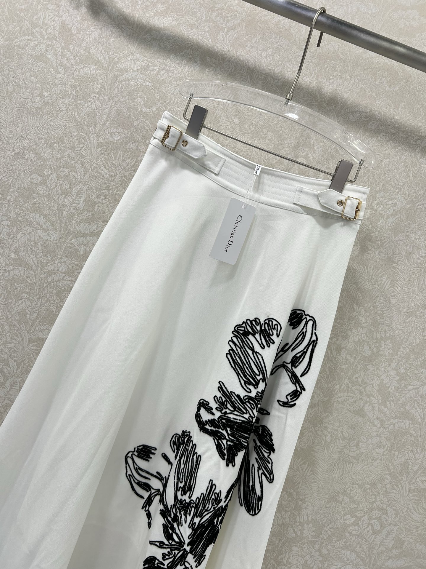 🔥🔥Dio*25新款半裙气质赫本风复古半身裙  腰头两侧扣头装饰 裙身精美图腾刺绣 低调奢华立体剪裁 精