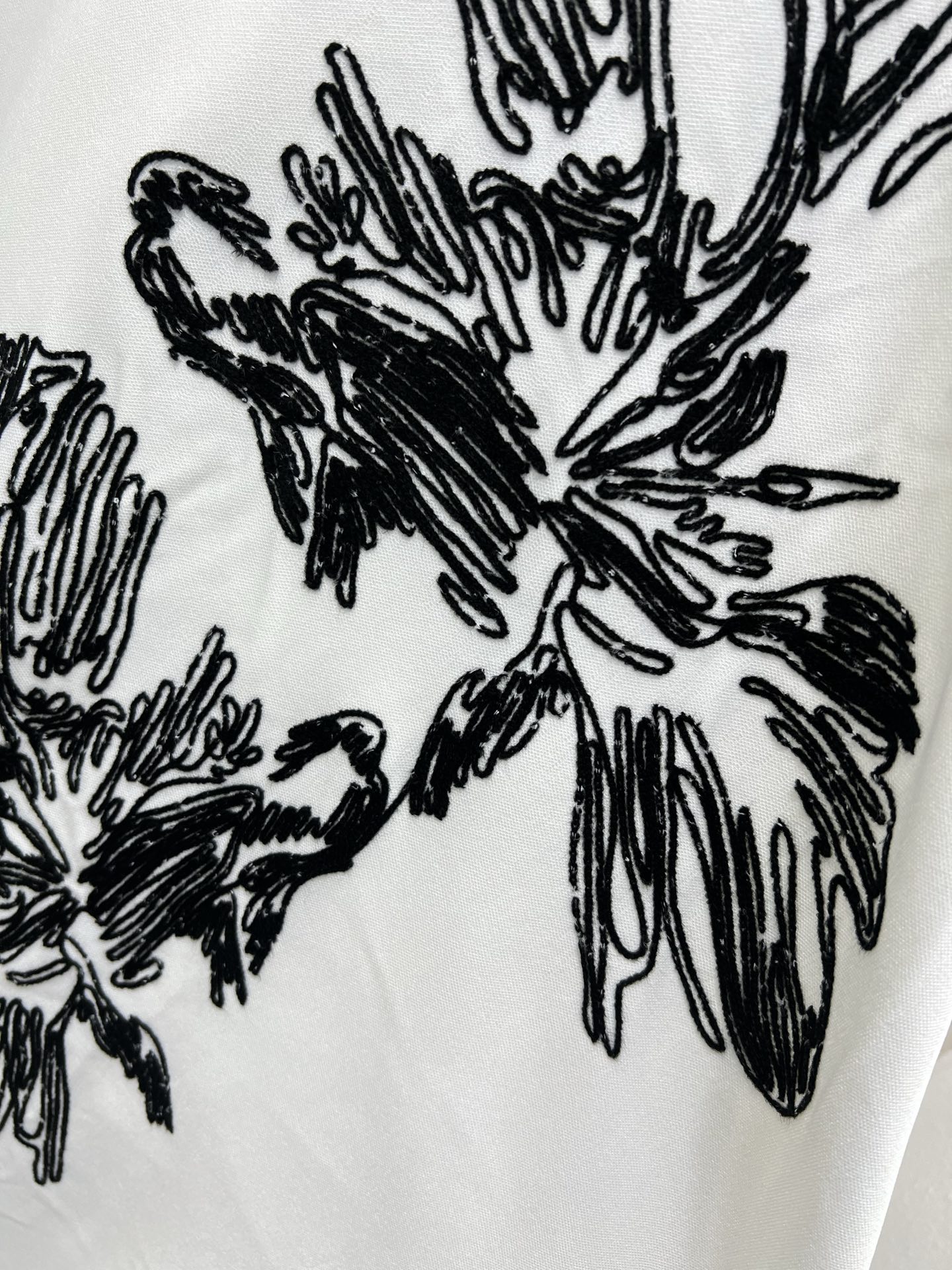 🔥🔥Dio*25新款半裙气质赫本风复古半身裙  腰头两侧扣头装饰 裙身精美图腾刺绣 低调奢华立体剪裁 精