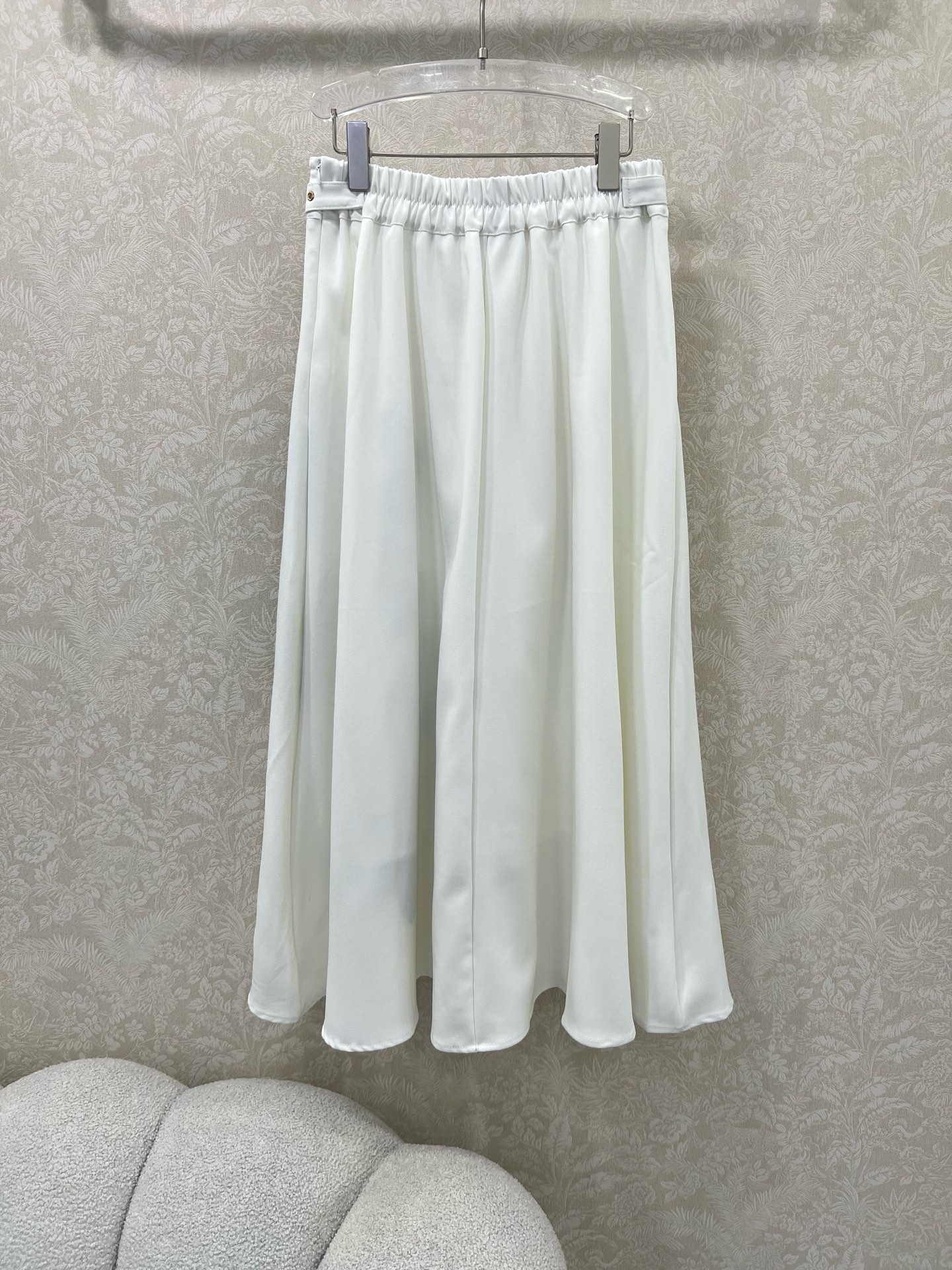 🔥🔥Dio*25新款半裙气质赫本风复古半身裙  腰头两侧扣头装饰 裙身精美图腾刺绣 低调奢华立体剪裁 精