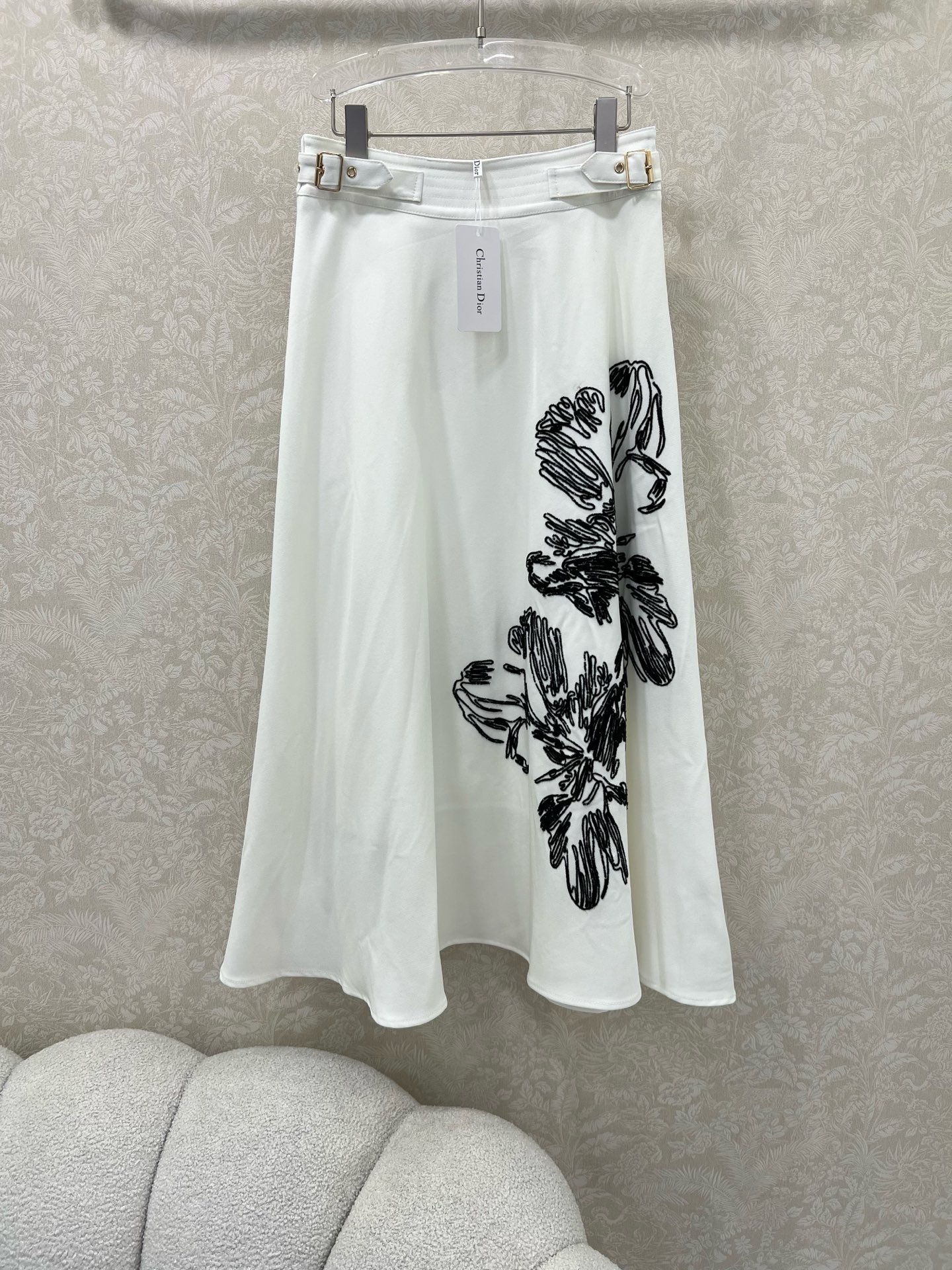 🔥🔥Dio*25新款半裙气质赫本风复古半身裙  腰头两侧扣头装饰 裙身精美图腾刺绣 低调奢华立体剪裁 精