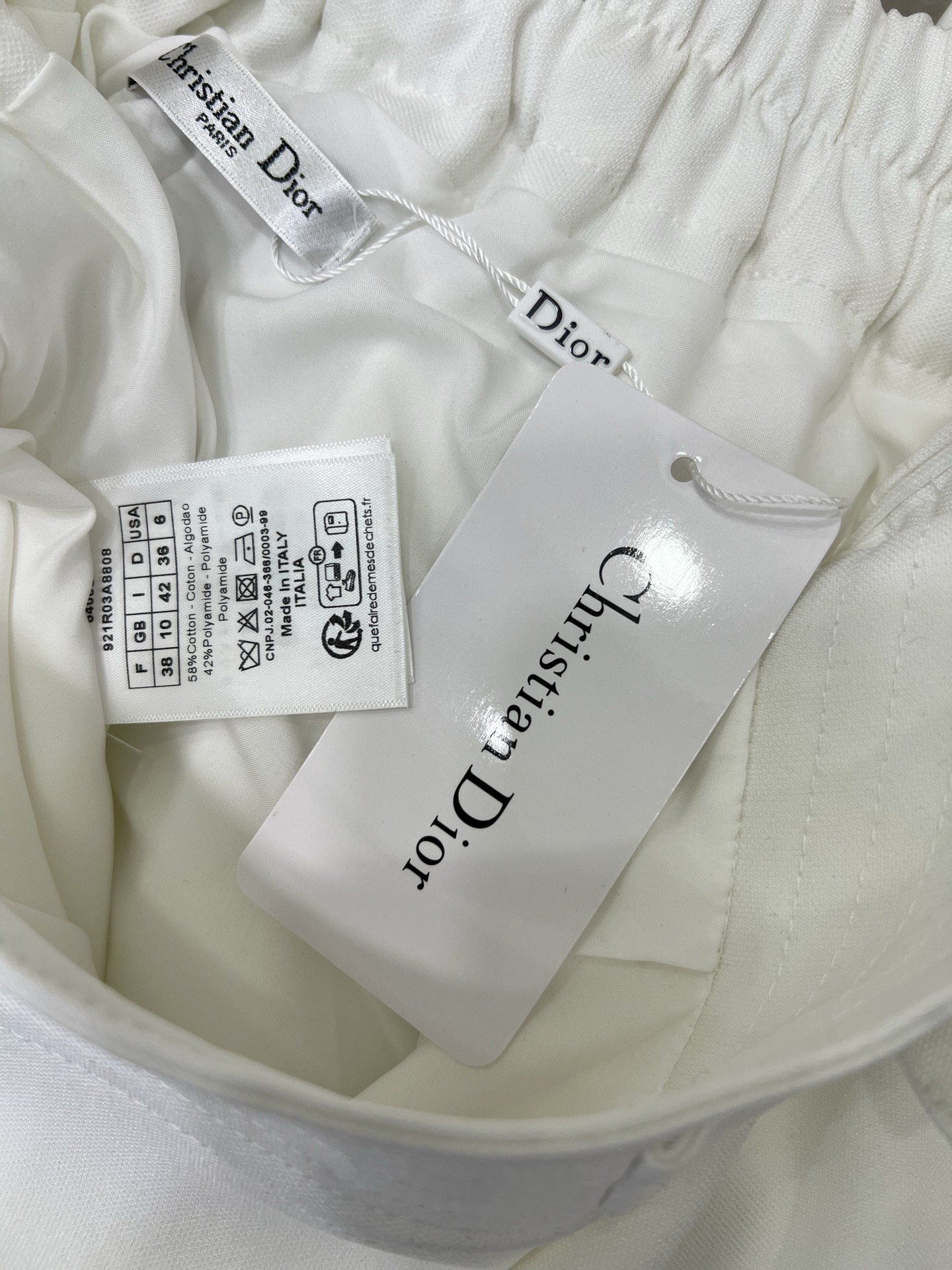 🔥🔥Dio*25新款半裙气质赫本风复古半身裙  腰头两侧扣头装饰 裙身精美图腾刺绣 低调奢华立体剪裁 精