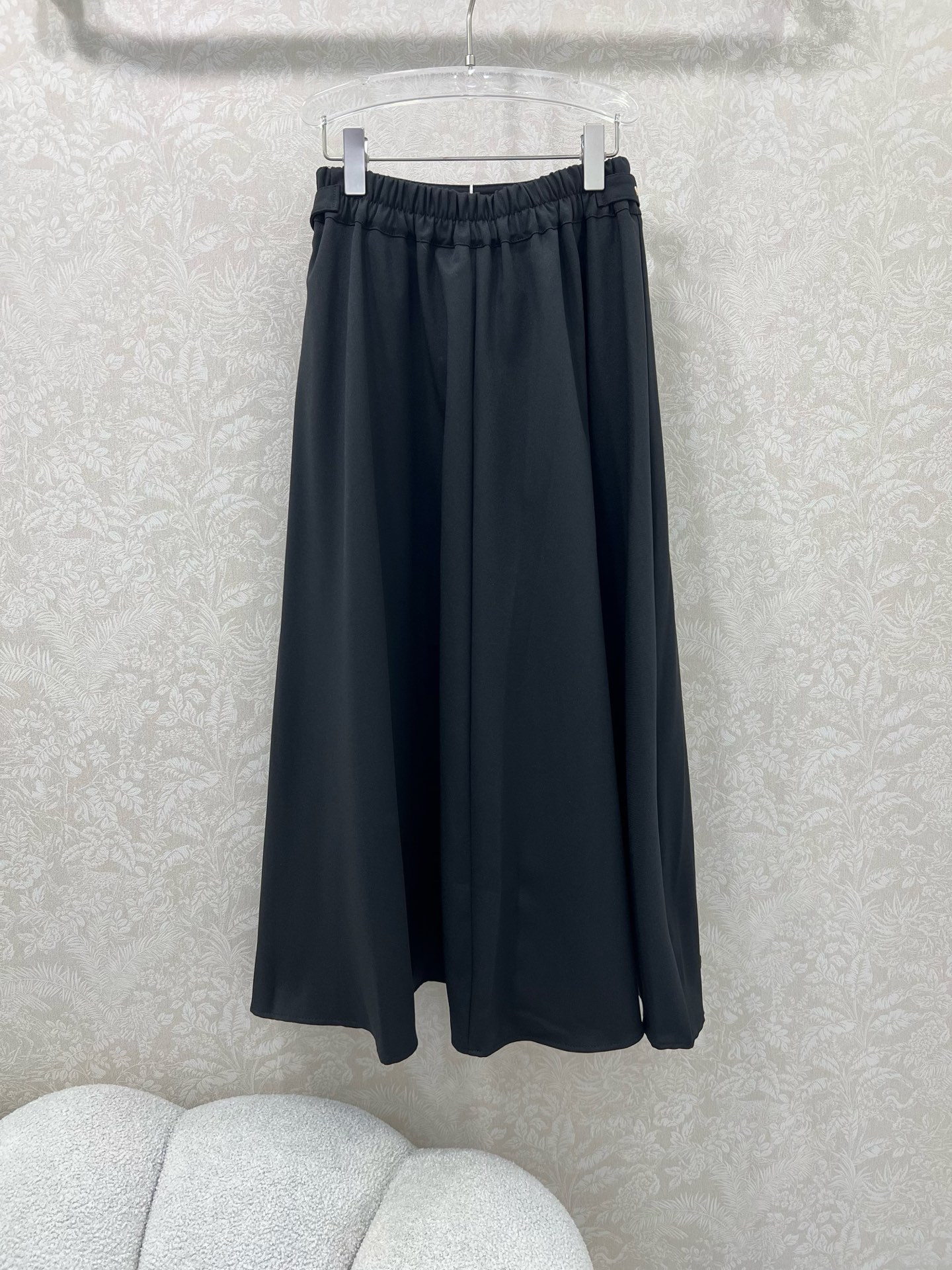 🔥🔥Dio*25新款半裙气质赫本风复古半身裙  腰头两侧扣头装饰 裙身精美图腾刺绣 低调奢华立体剪裁 精