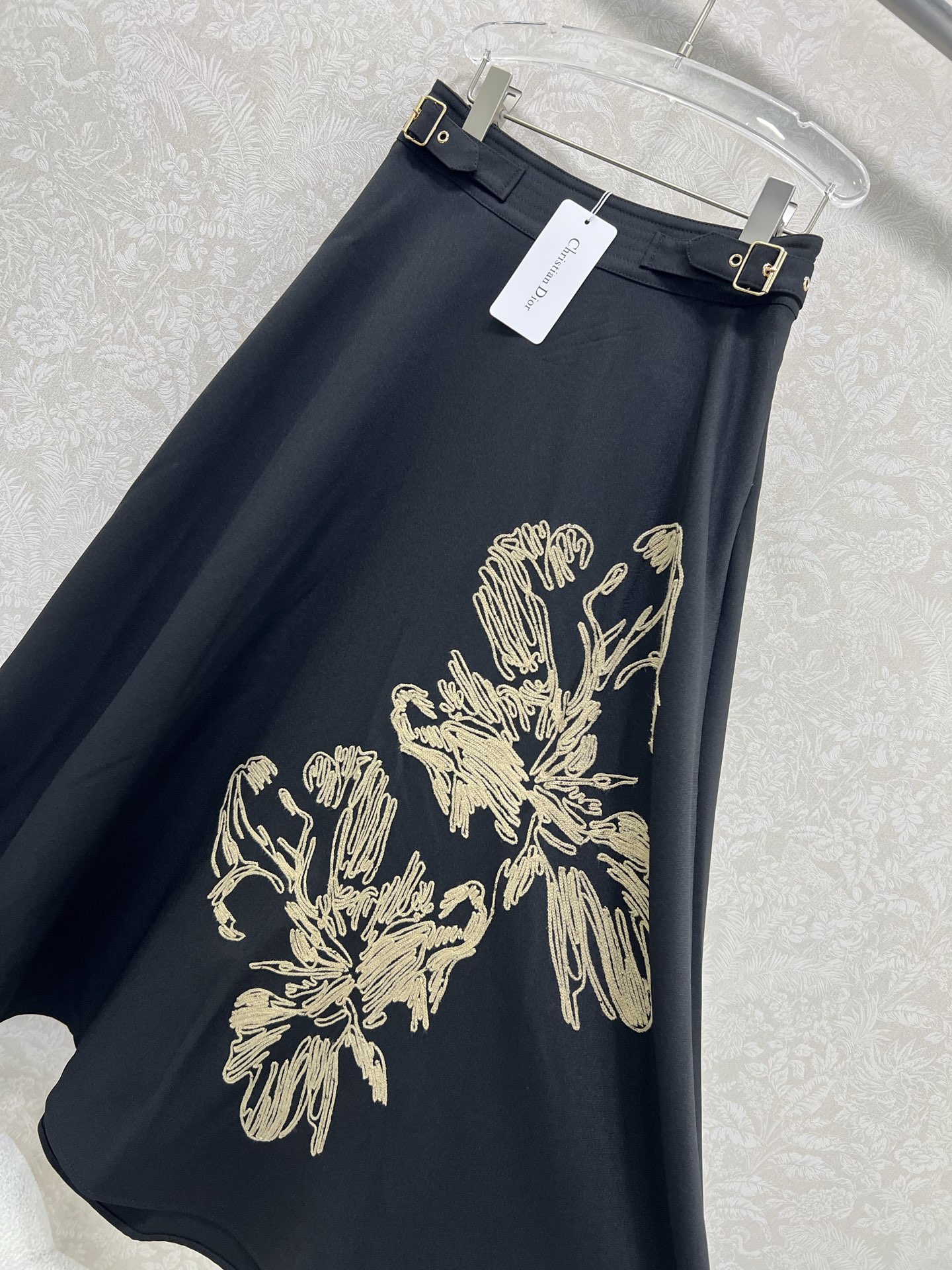 🔥🔥Dio*25新款半裙气质赫本风复古半身裙  腰头两侧扣头装饰 裙身精美图腾刺绣 低调奢华立体剪裁 精