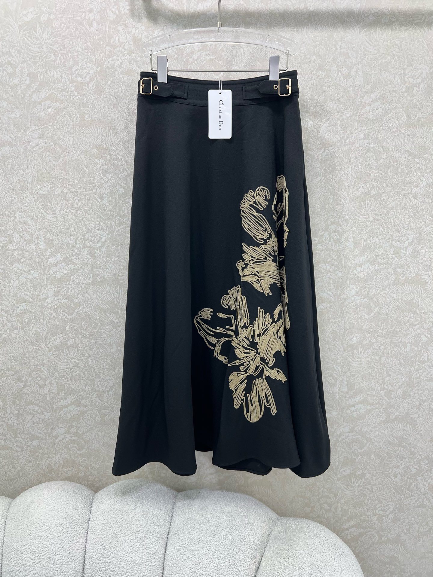 🔥🔥Dio*25新款半裙气质赫本风复古半身裙  腰头两侧扣头装饰 裙身精美图腾刺绣 低调奢华立体剪裁 精