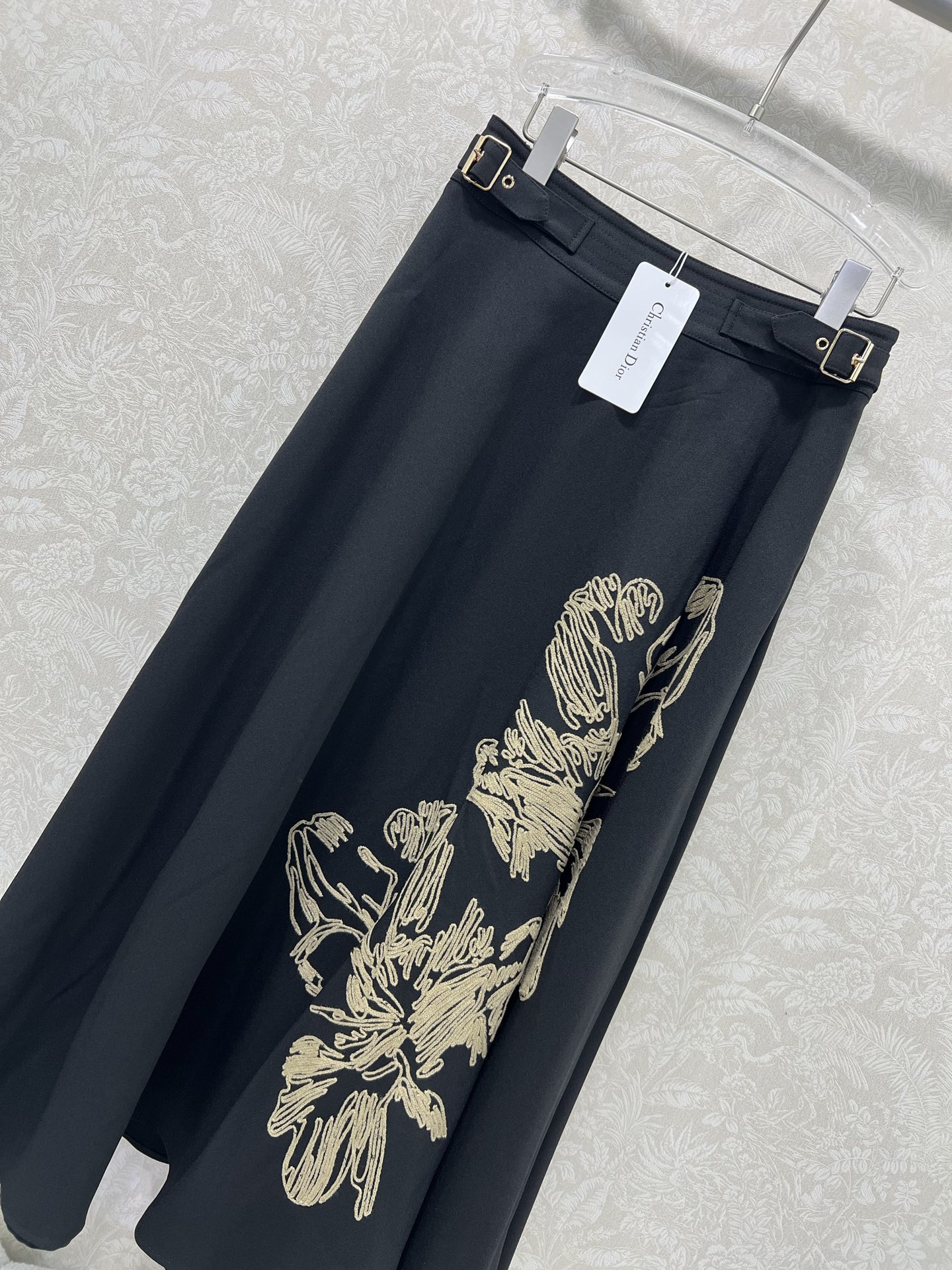 🔥🔥Dio*25新款半裙气质赫本风复古半身裙  腰头两侧扣头装饰 裙身精美图腾刺绣 低调奢华立体剪裁 精