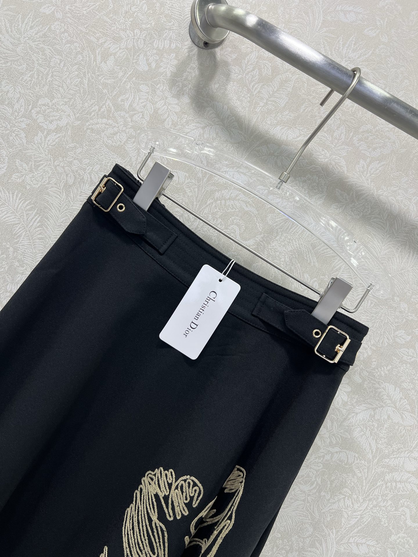 🔥🔥Dio*25新款半裙气质赫本风复古半身裙  腰头两侧扣头装饰 裙身精美图腾刺绣 低调奢华立体剪裁 精