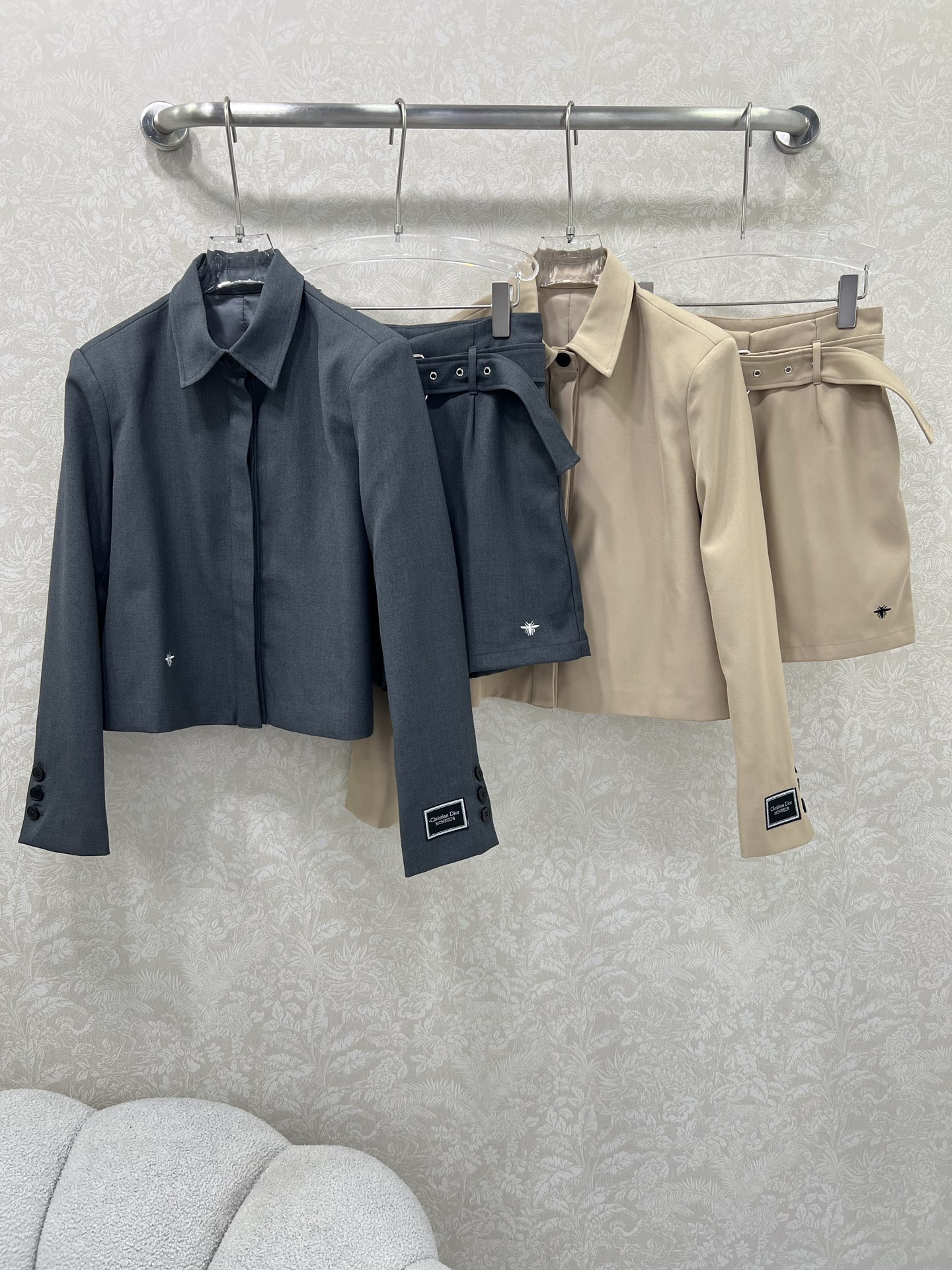 🔥🔥Dio* 25新款套装 夹克外套➕短裤的组合  外套整件立体剪裁全方位精致做工 隐形单排扣  侧身小