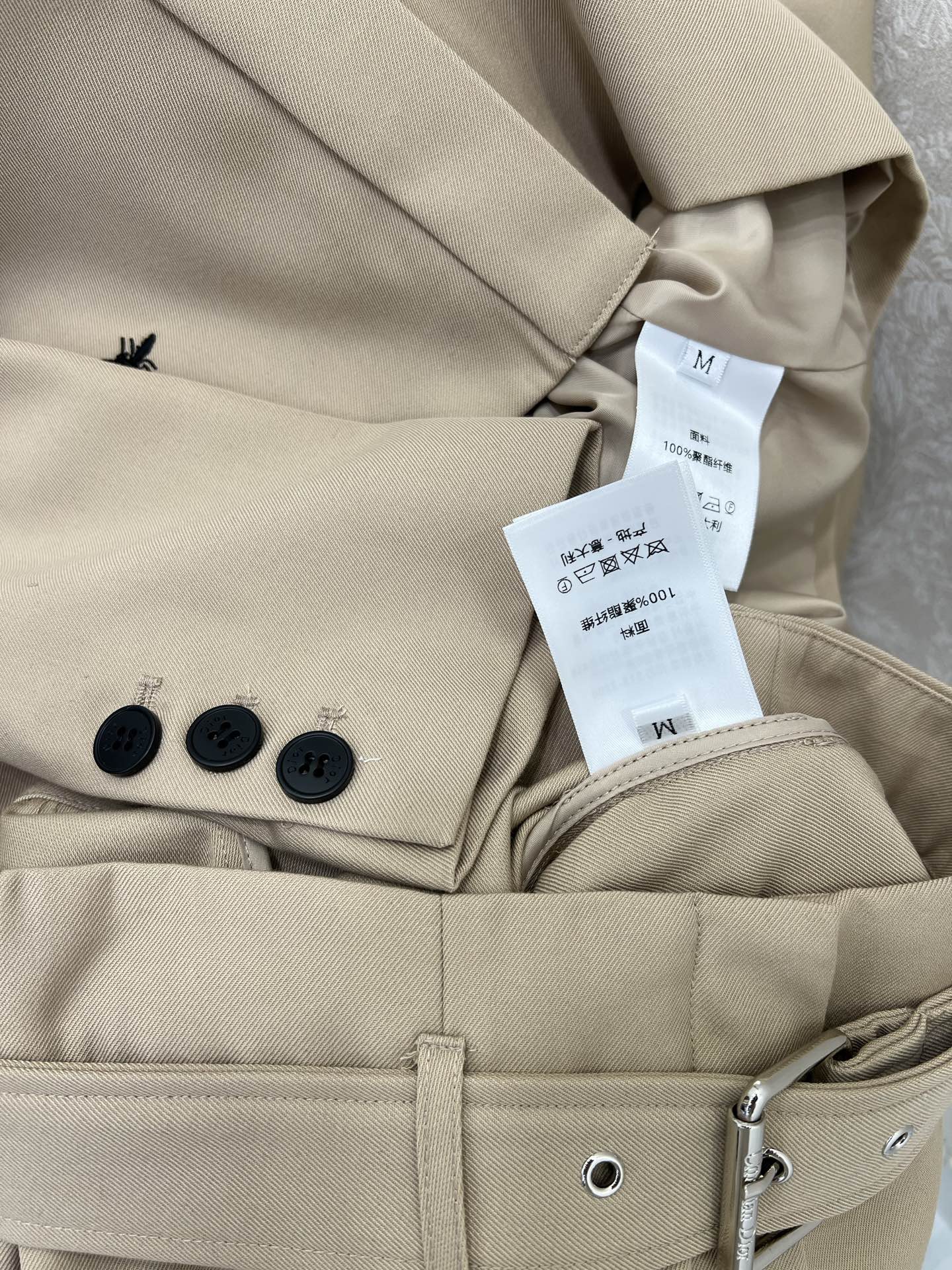 🔥🔥Dio* 25新款套装 夹克外套➕短裤的组合  外套整件立体剪裁全方位精致做工 隐形单排扣  侧身小