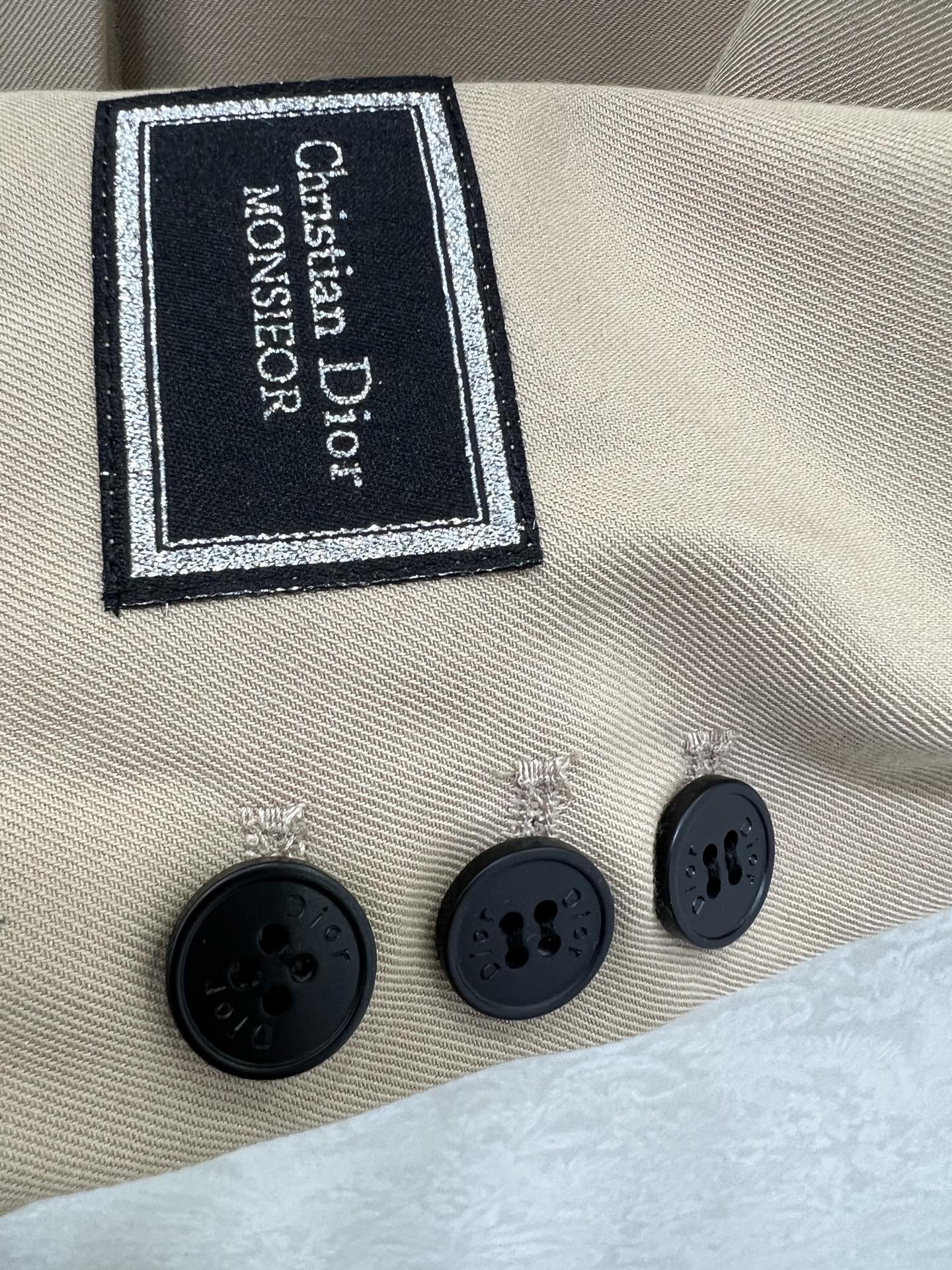 🔥🔥Dio* 25新款套装 夹克外套➕短裤的组合  外套整件立体剪裁全方位精致做工 隐形单排扣  侧身小