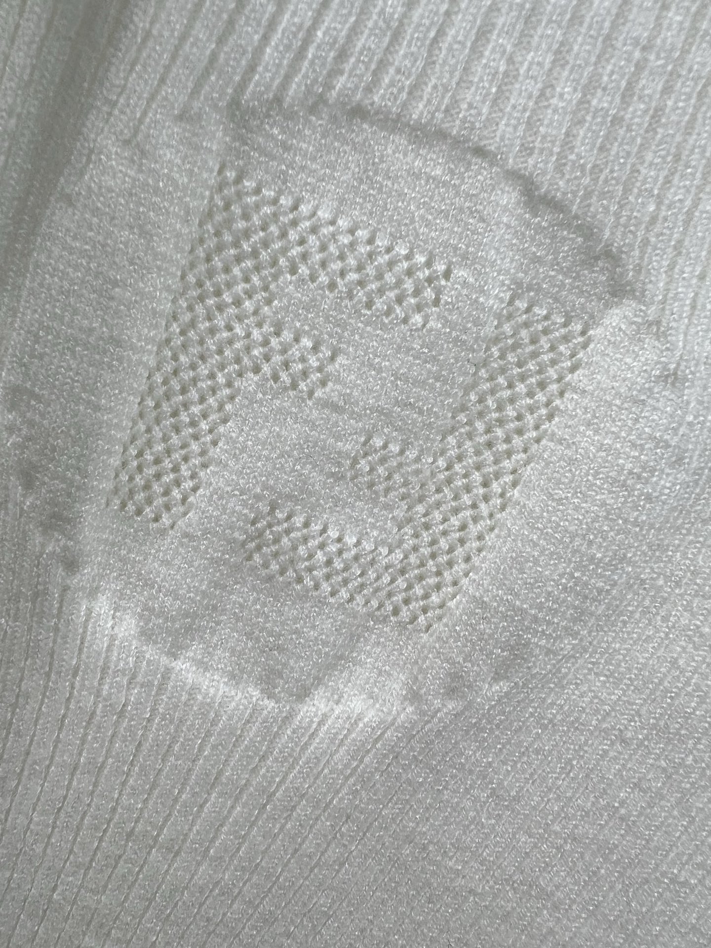 🔥🔥 Fend*25新款净色针织长袖上衣，胸前双F镂空图案 经典版型上身巨显瘦！原版定制进口羊毛纱线质感