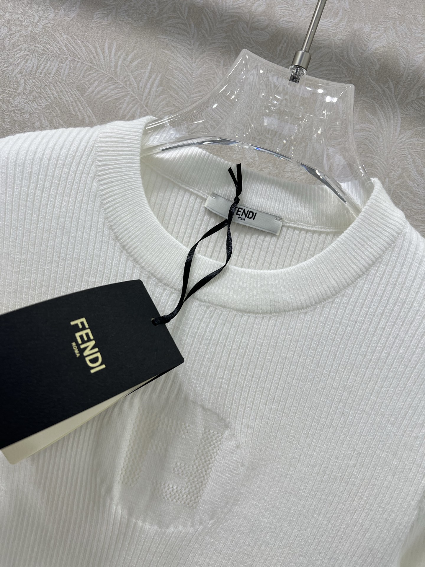 🔥🔥 Fend*25新款净色针织长袖上衣，胸前双F镂空图案 经典版型上身巨显瘦！原版定制进口羊毛纱线质感