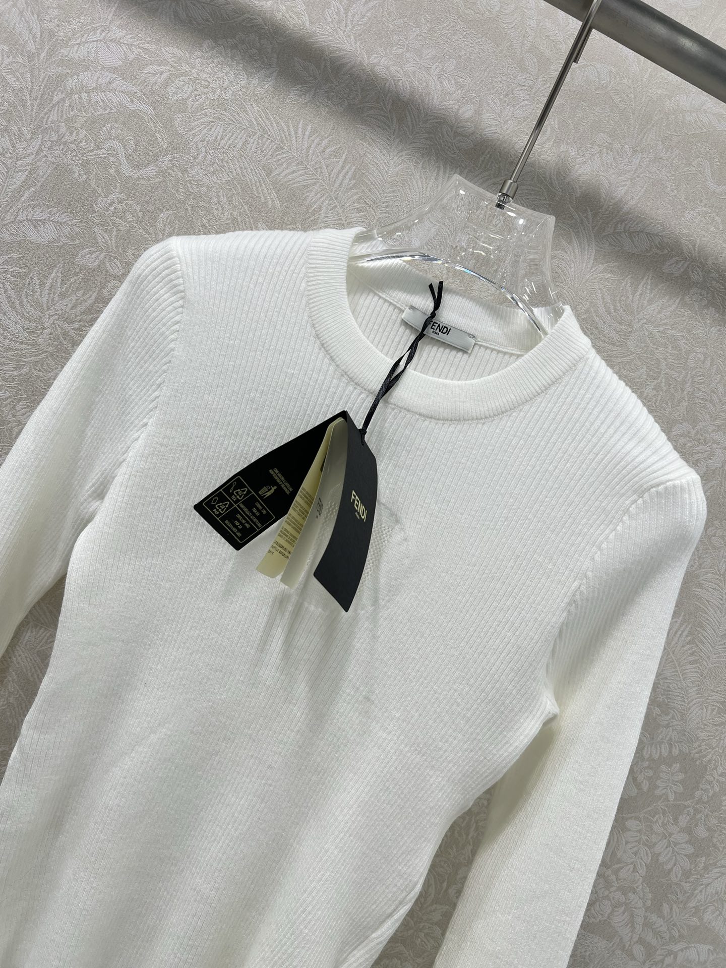 🔥🔥 Fend*25新款净色针织长袖上衣，胸前双F镂空图案 经典版型上身巨显瘦！原版定制进口羊毛纱线质感