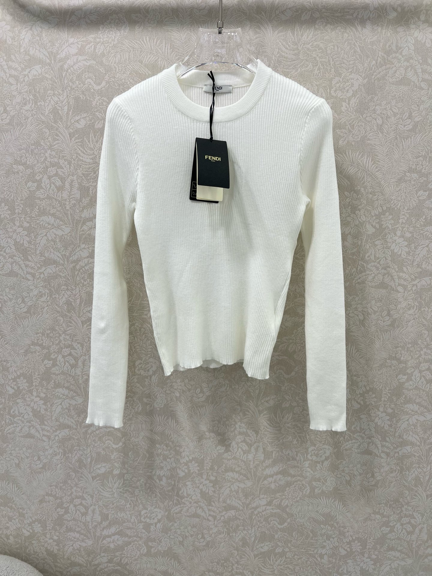 🔥🔥 Fend*25新款净色针织长袖上衣，胸前双F镂空图案 经典版型上身巨显瘦！原版定制进口羊毛纱线质感