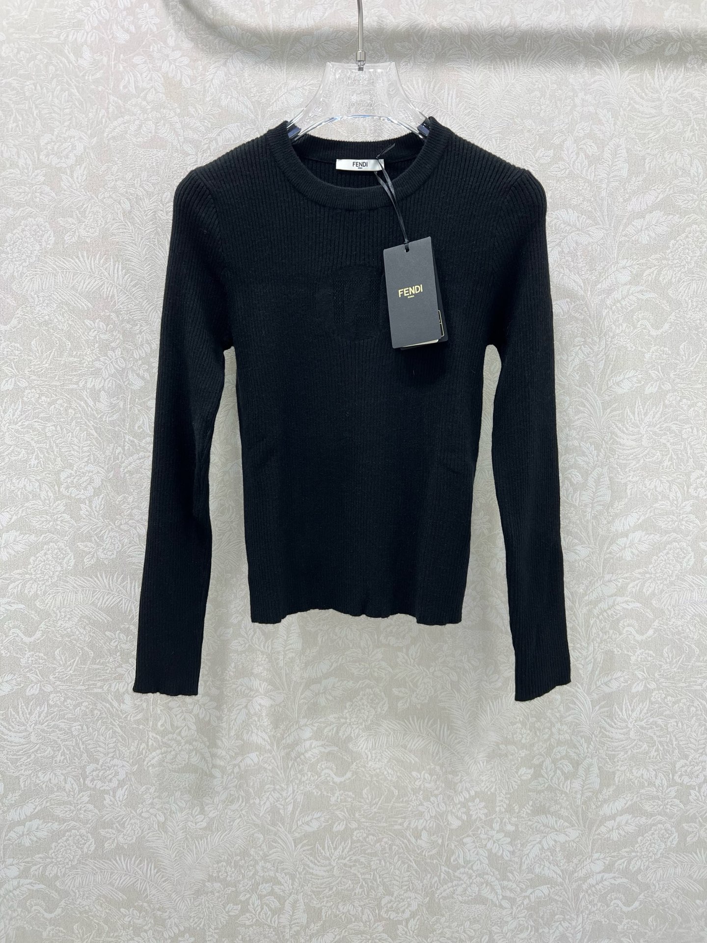 🔥🔥 Fend*25新款净色针织长袖上衣，胸前双F镂空图案 经典版型上身巨显瘦！原版定制进口羊毛纱线质感