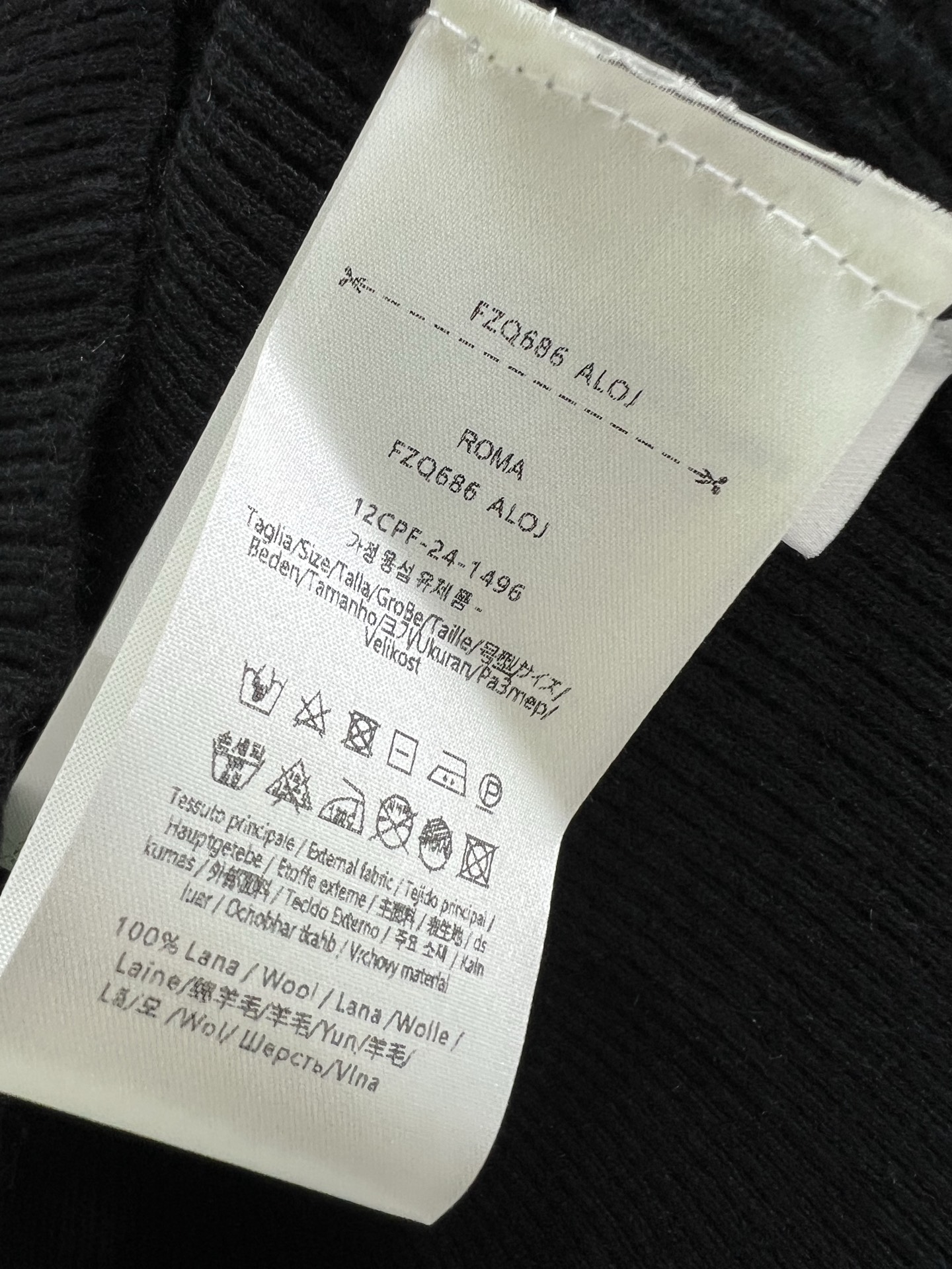 🔥🔥 Fend*25新款净色针织长袖上衣，胸前双F镂空图案 经典版型上身巨显瘦！原版定制进口羊毛纱线质感