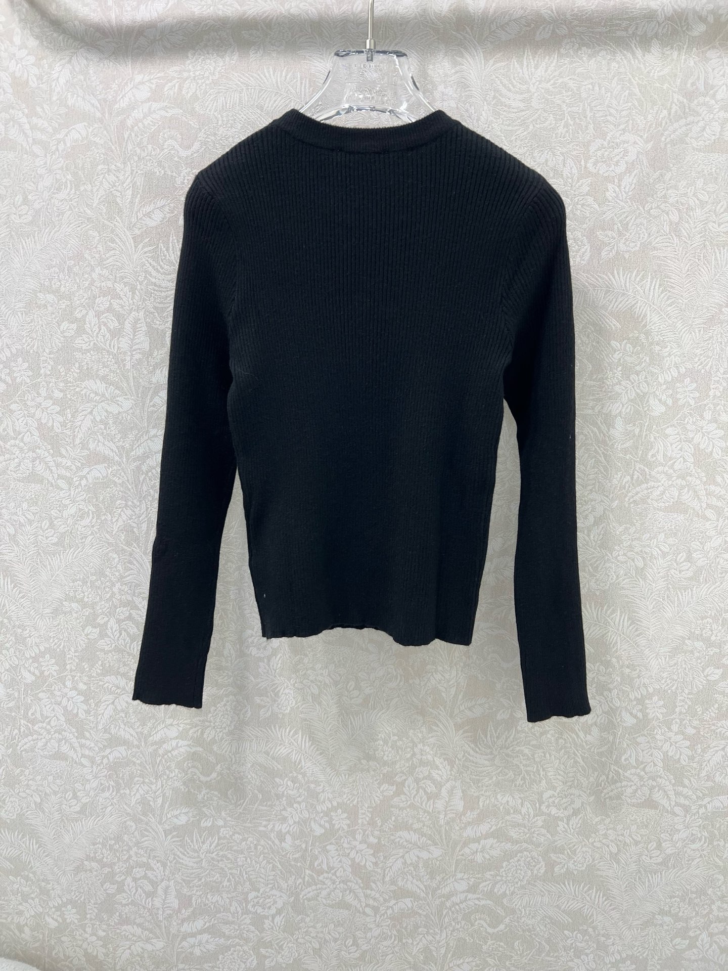 🔥🔥 Fend*25新款净色针织长袖上衣，胸前双F镂空图案 经典版型上身巨显瘦！原版定制进口羊毛纱线质感