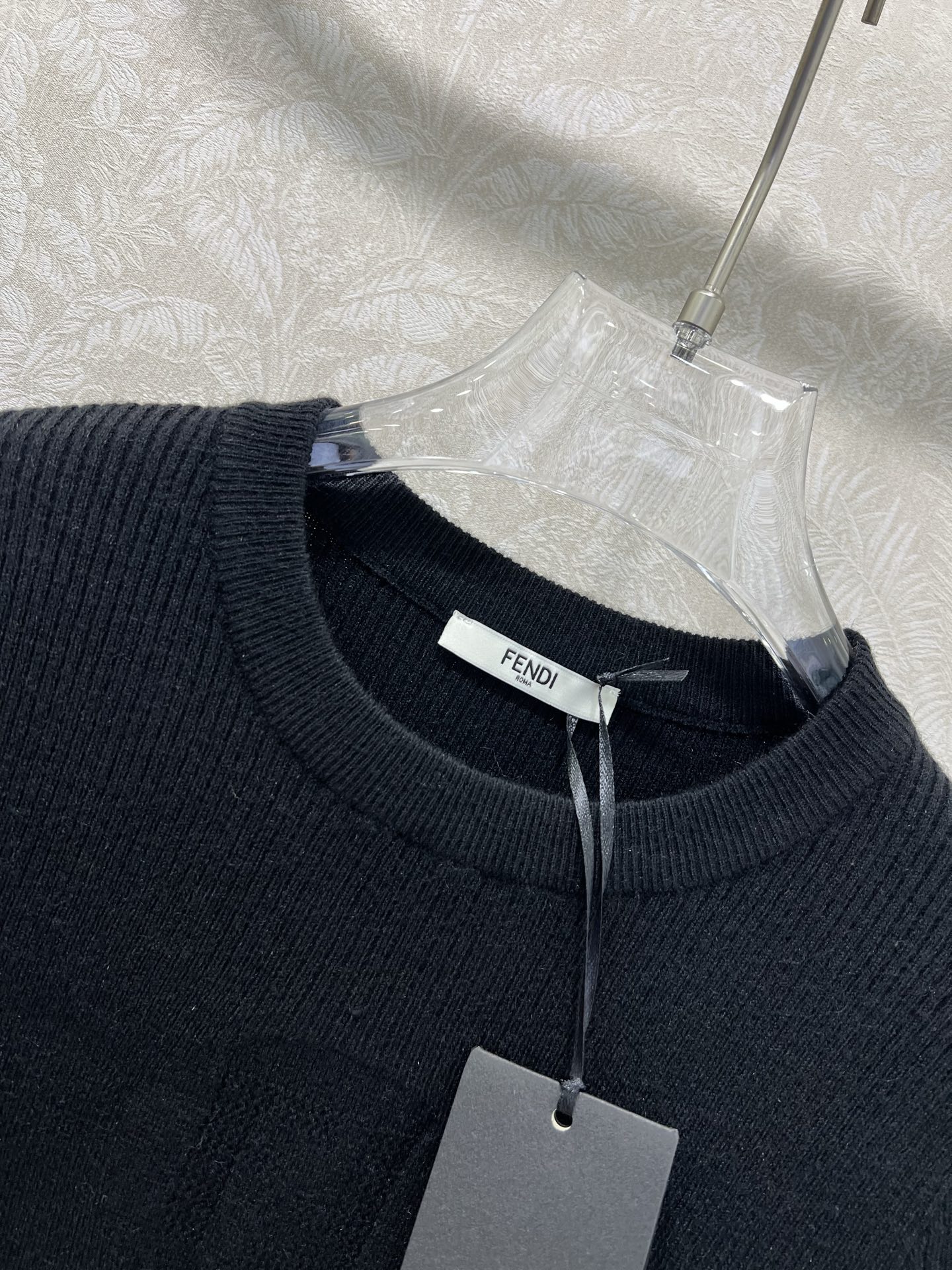 🔥🔥 Fend*25新款净色针织长袖上衣，胸前双F镂空图案 经典版型上身巨显瘦！原版定制进口羊毛纱线质感