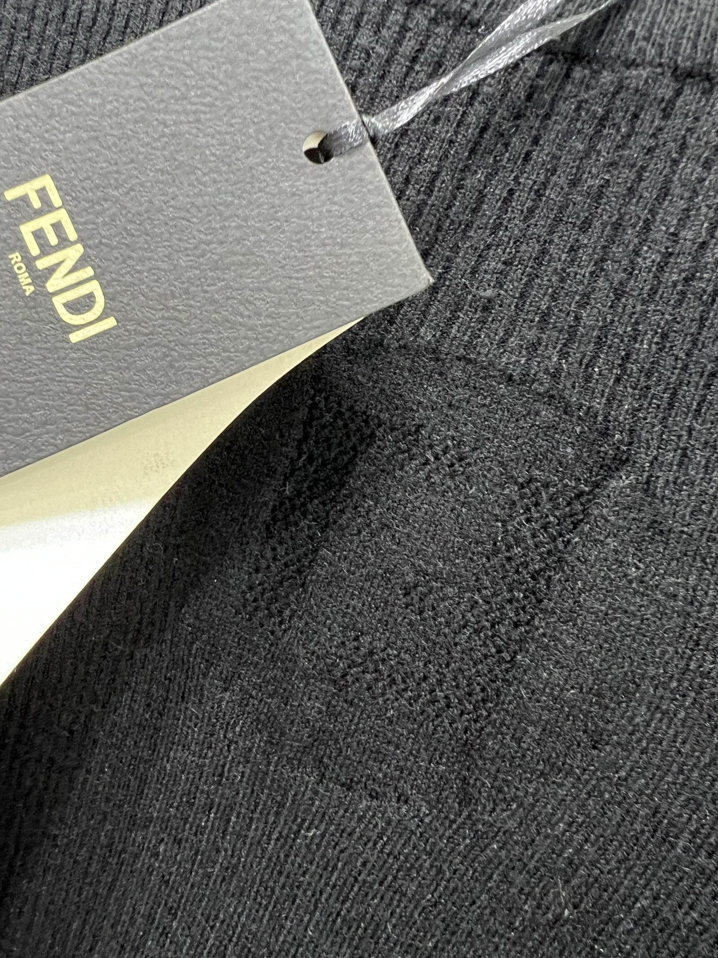 🔥🔥 Fend*25新款净色针织长袖上衣，胸前双F镂空图案 经典版型上身巨显瘦！原版定制进口羊毛纱线质感