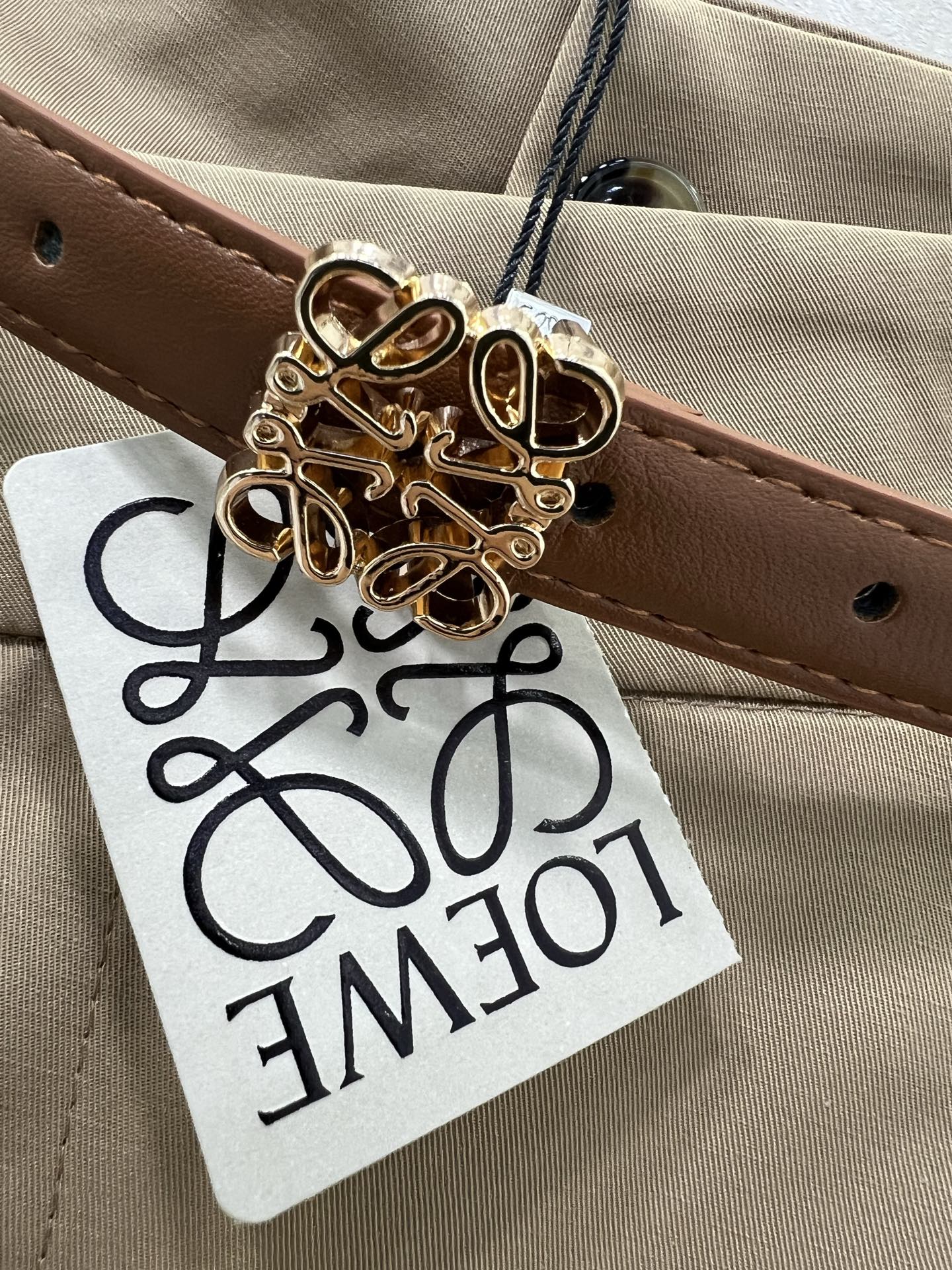 🔥🔥Loew* 25新款不对称搭片半裙 不对称剪裁太绝了！定制logo腰头腰带 一粒银色纽扣打破刻板，面