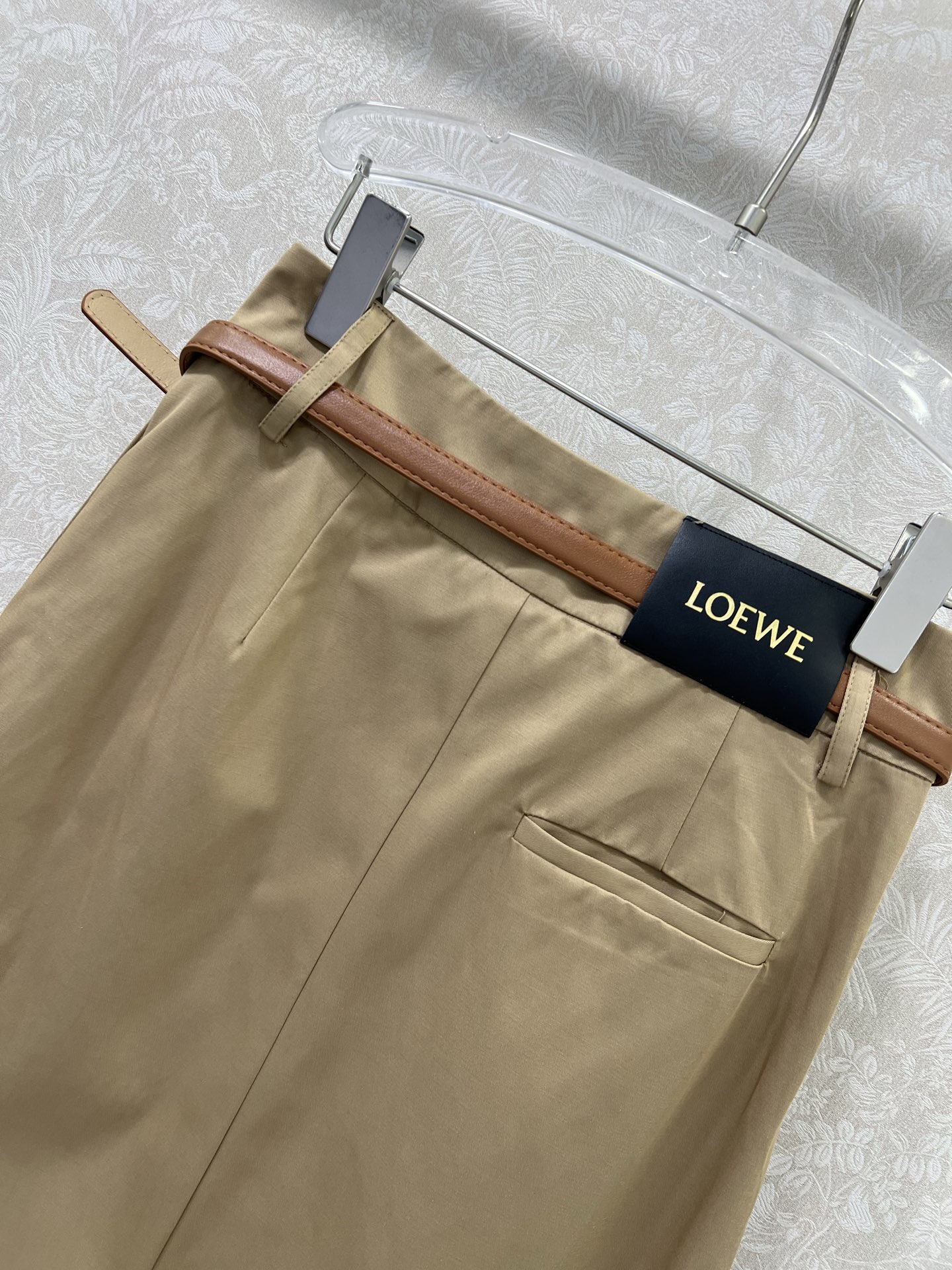 🔥🔥Loew* 25新款不对称搭片半裙 不对称剪裁太绝了！定制logo腰头腰带 一粒银色纽扣打破刻板，面