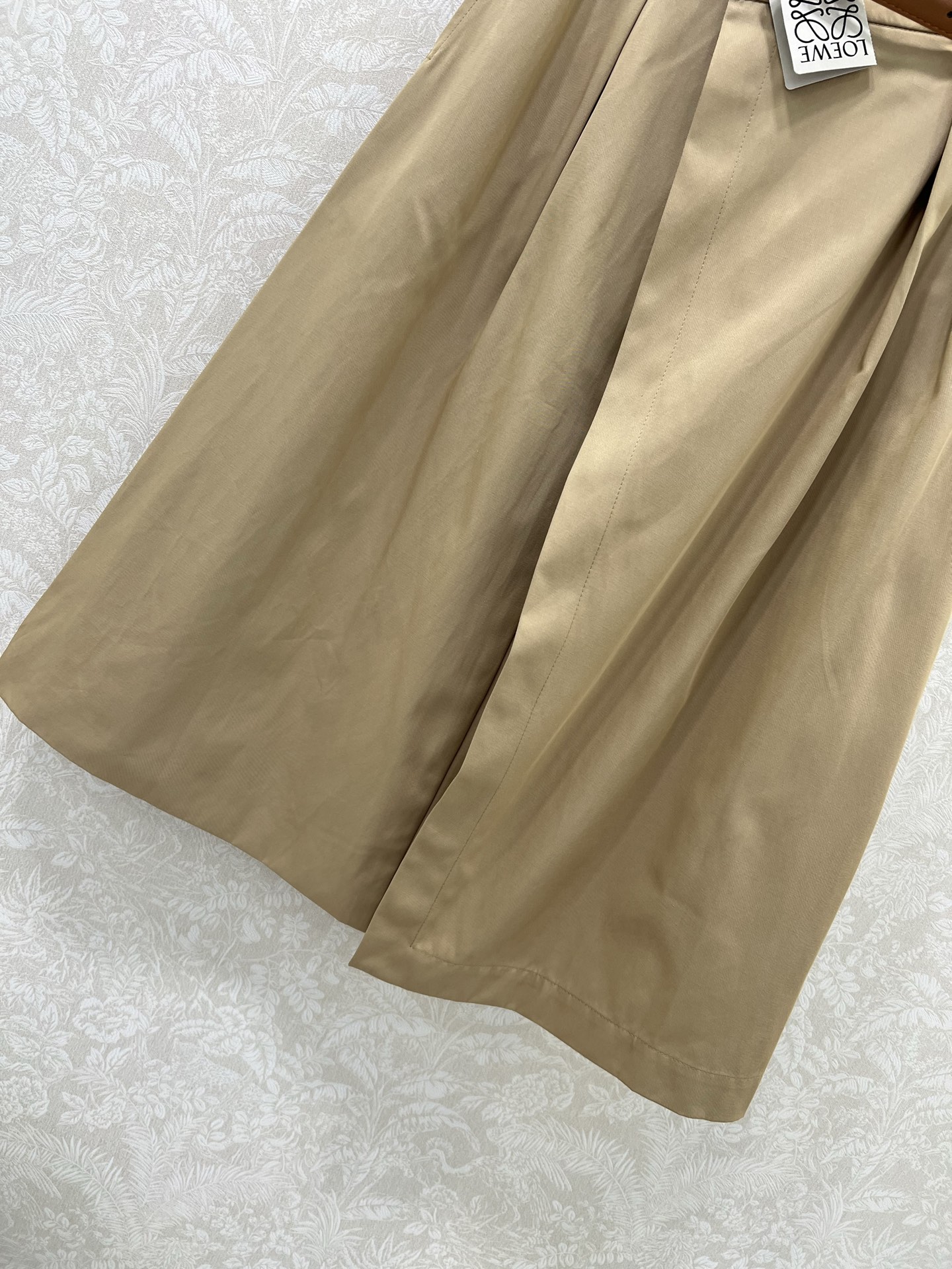 🔥🔥Loew* 25新款不对称搭片半裙 不对称剪裁太绝了！定制logo腰头腰带 一粒银色纽扣打破刻板，面