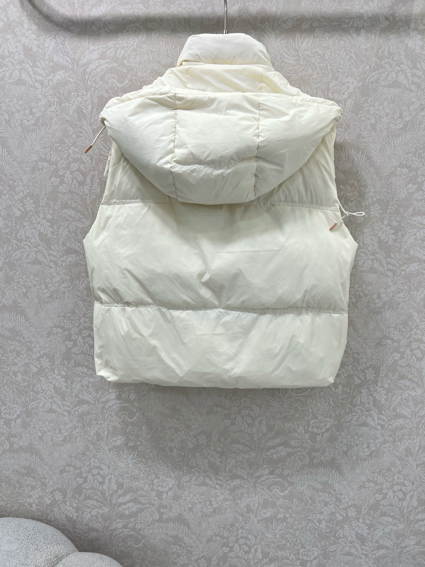 🔥🔥Moncle* 25新款可拆卸连帽立领羽绒马甲  高版出品！白鹅绒填充内里 整件轻薄保暖 修身马甲时