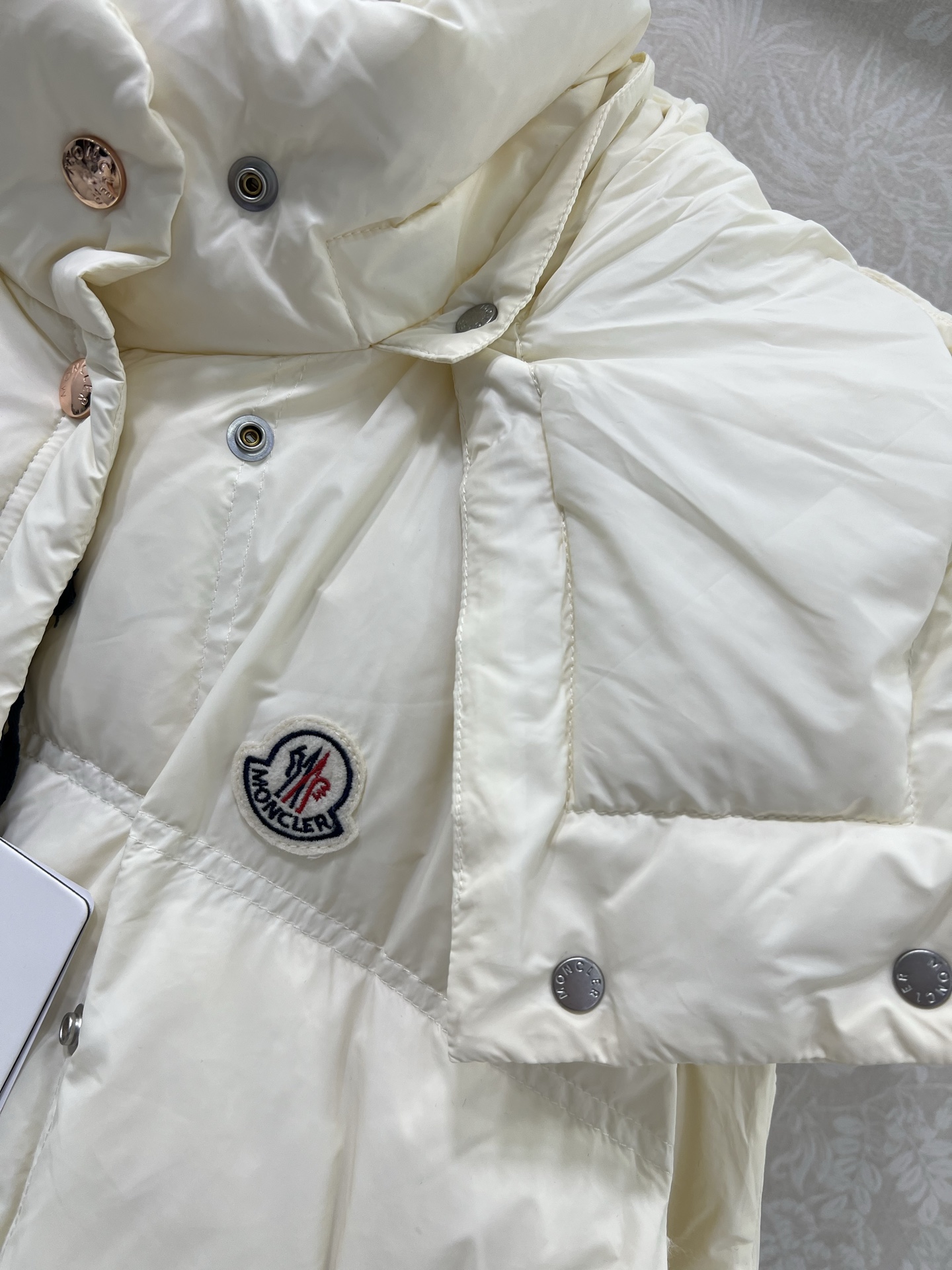 🔥🔥Moncle* 25新款可拆卸连帽立领羽绒马甲  高版出品！白鹅绒填充内里 整件轻薄保暖 修身马甲时