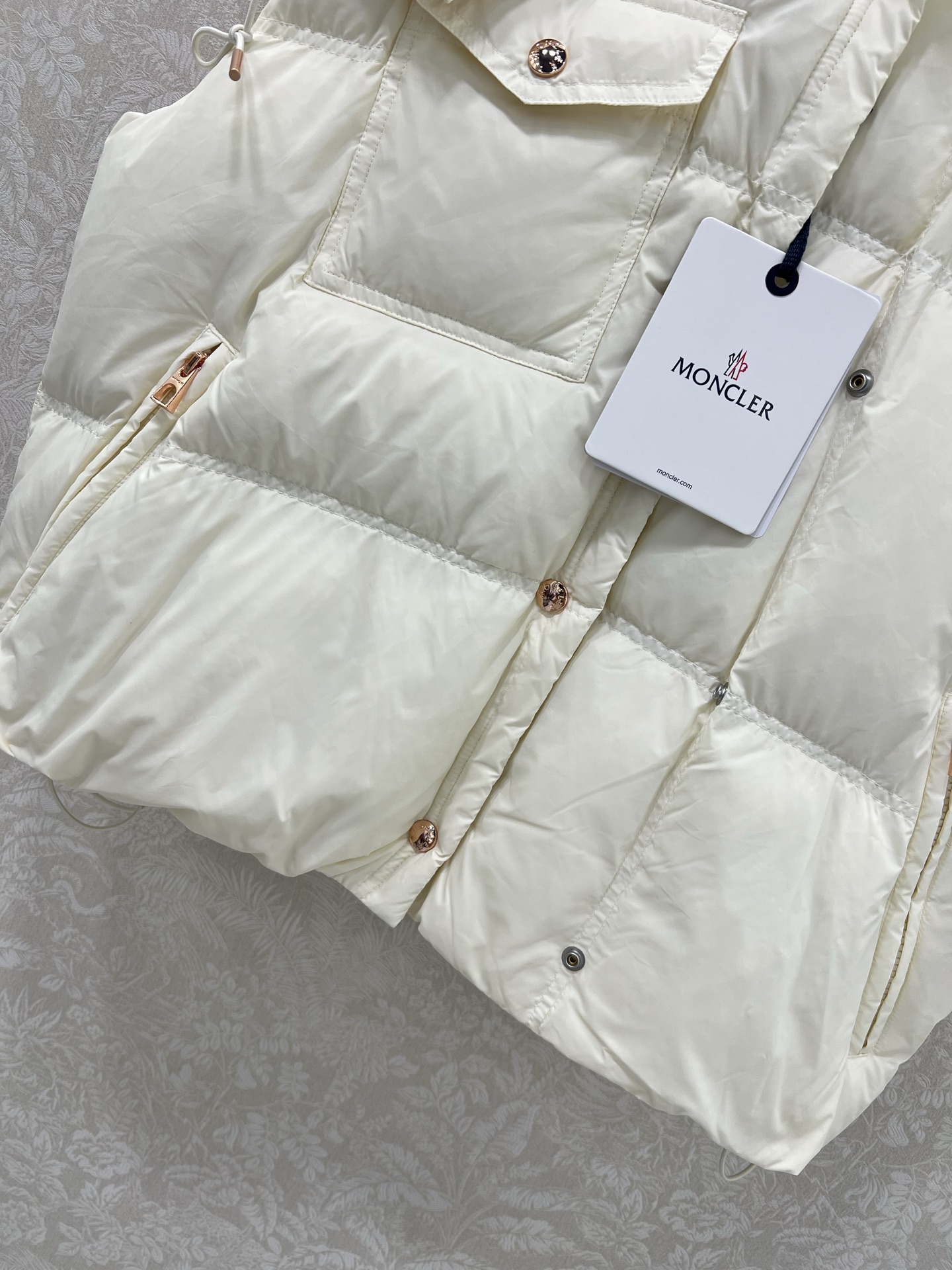 🔥🔥Moncle* 25新款可拆卸连帽立领羽绒马甲  高版出品！白鹅绒填充内里 整件轻薄保暖 修身马甲时