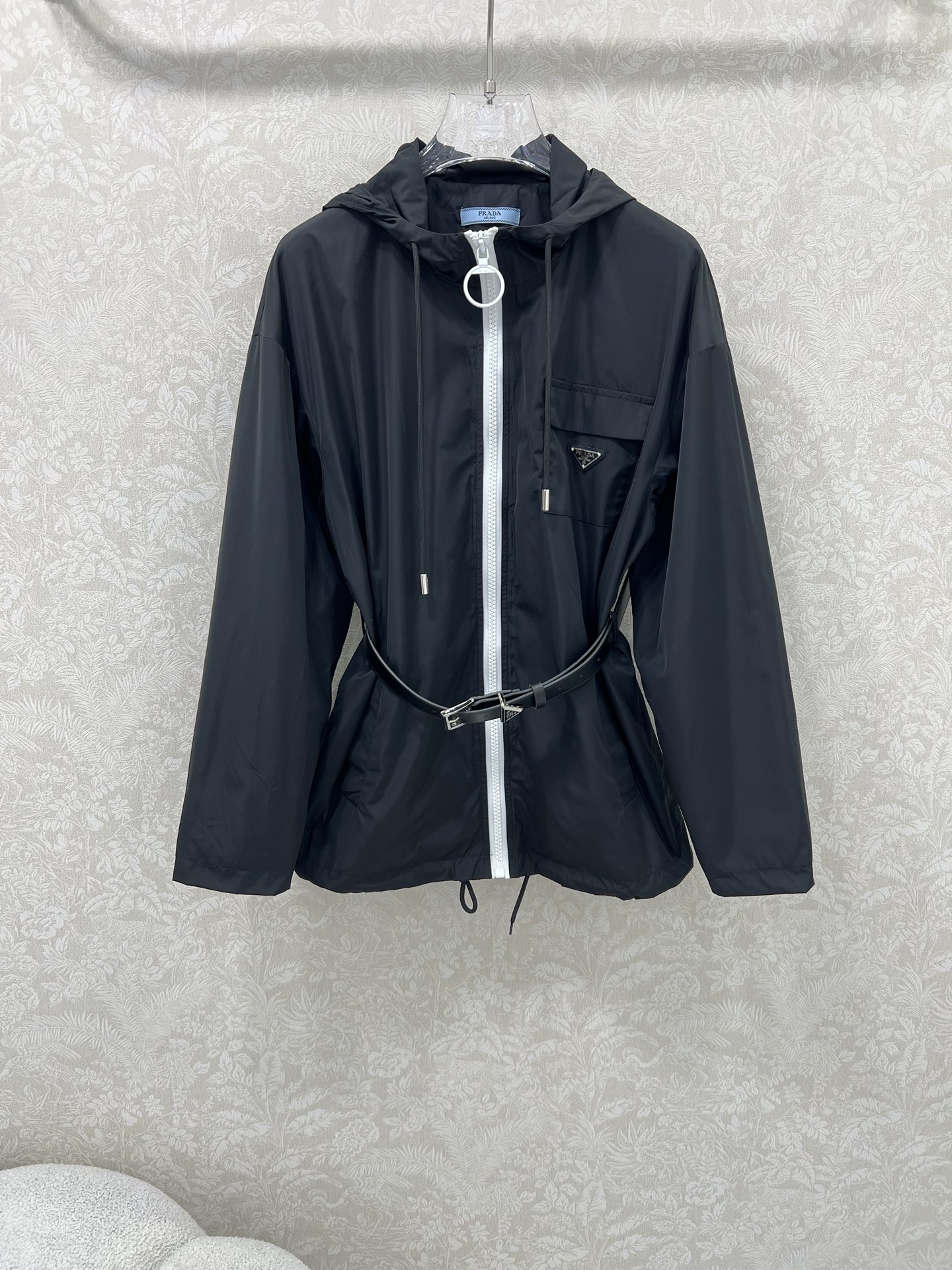 🔥🔥prad*25新款翻领腰带拉链外套 潮版来袭，解锁多元风格 衣橱里总缺一件适配所有心情的外套？看这里