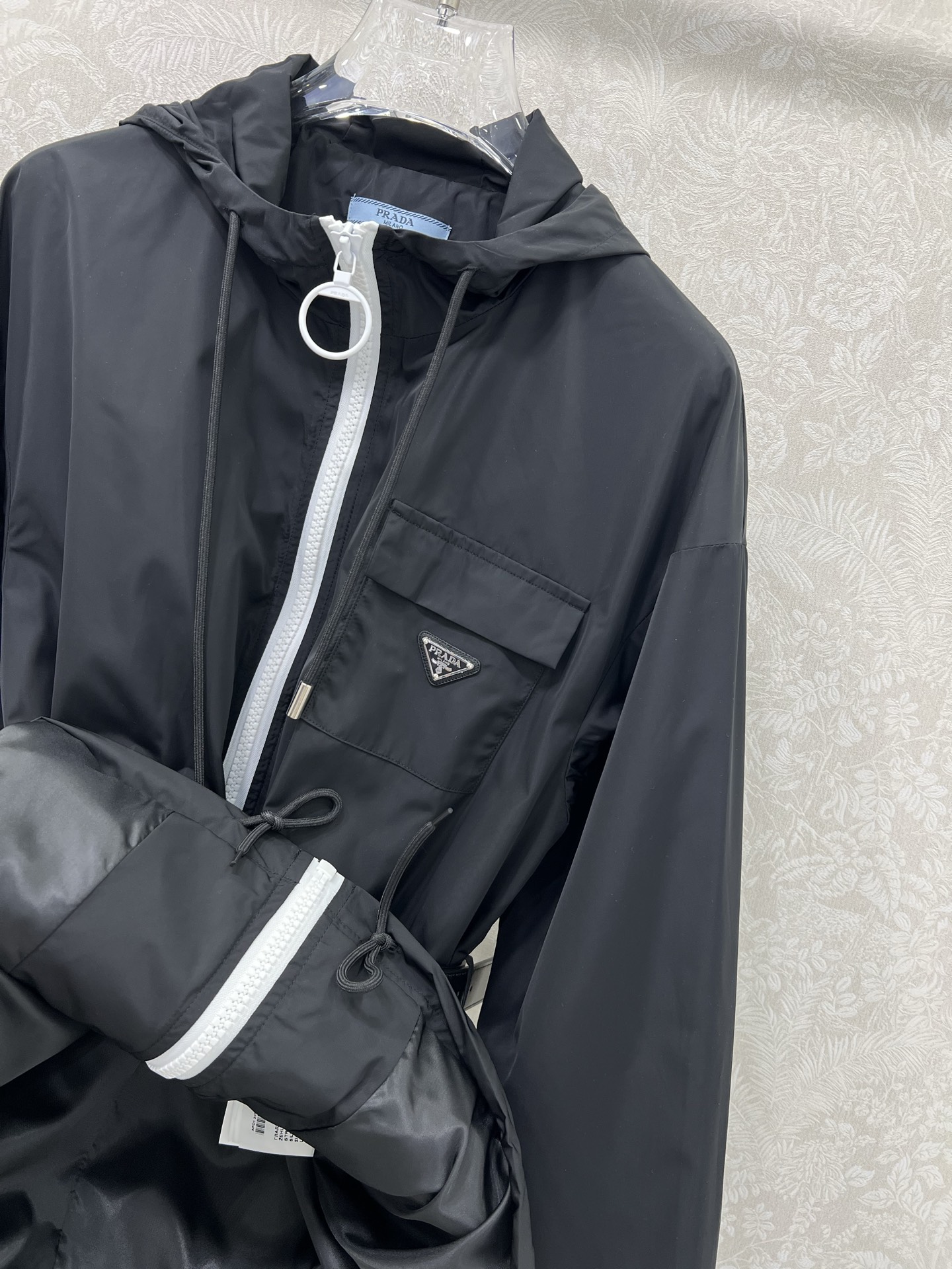 🔥🔥prad*25新款翻领腰带拉链外套 潮版来袭，解锁多元风格 衣橱里总缺一件适配所有心情的外套？看这里