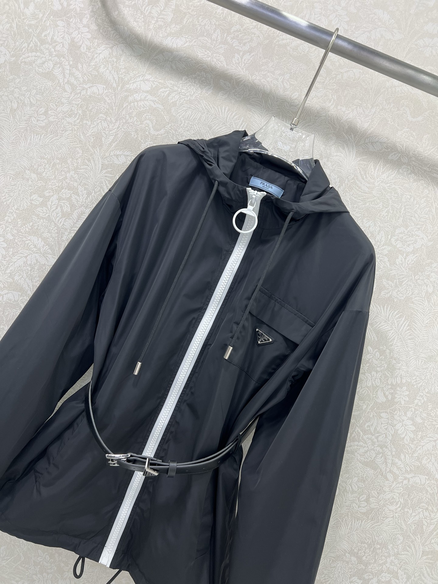 🔥🔥prad*25新款翻领腰带拉链外套 潮版来袭，解锁多元风格 衣橱里总缺一件适配所有心情的外套？看这里