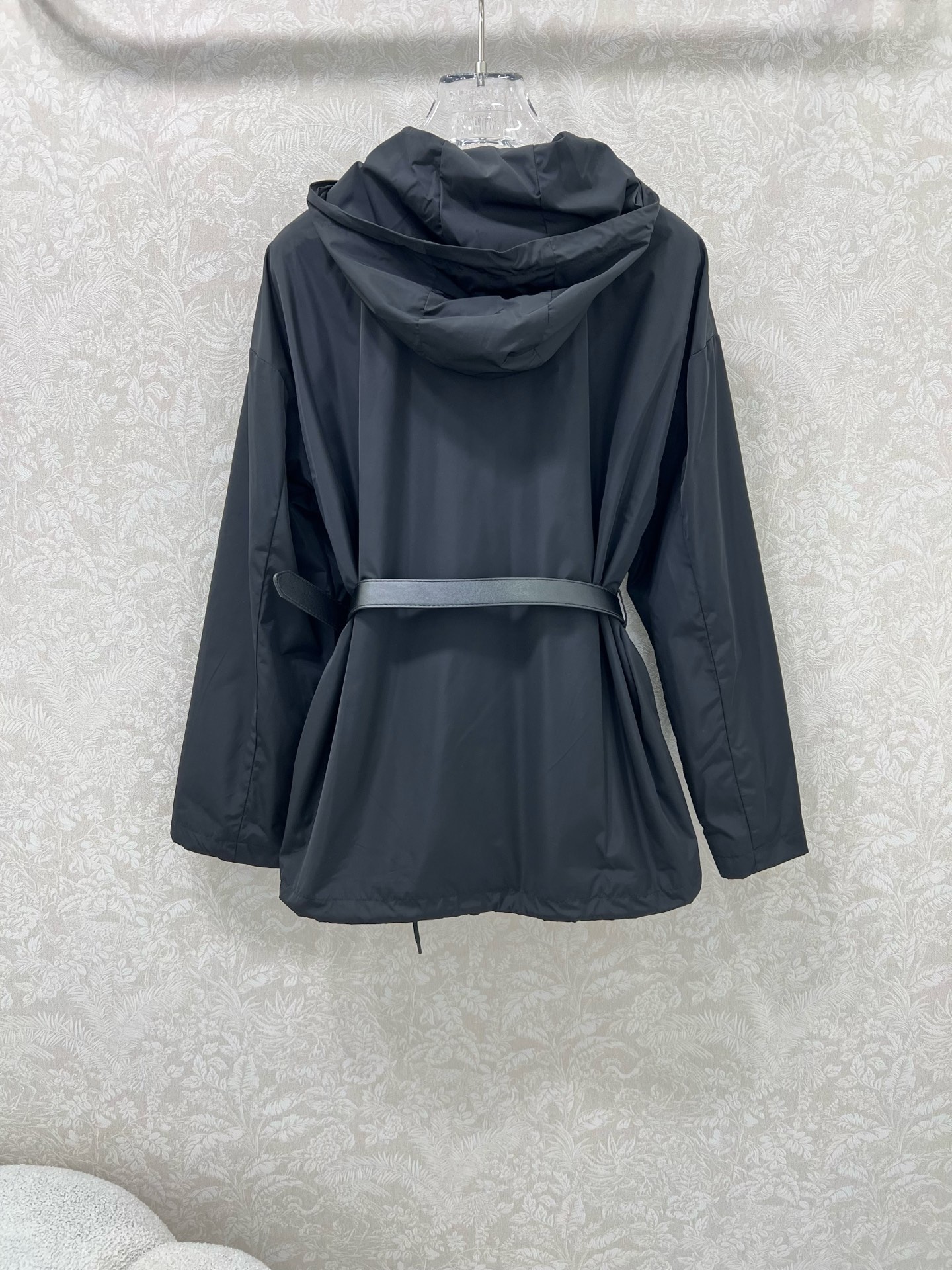 🔥🔥prad*25新款翻领腰带拉链外套 潮版来袭，解锁多元风格 衣橱里总缺一件适配所有心情的外套？看这里