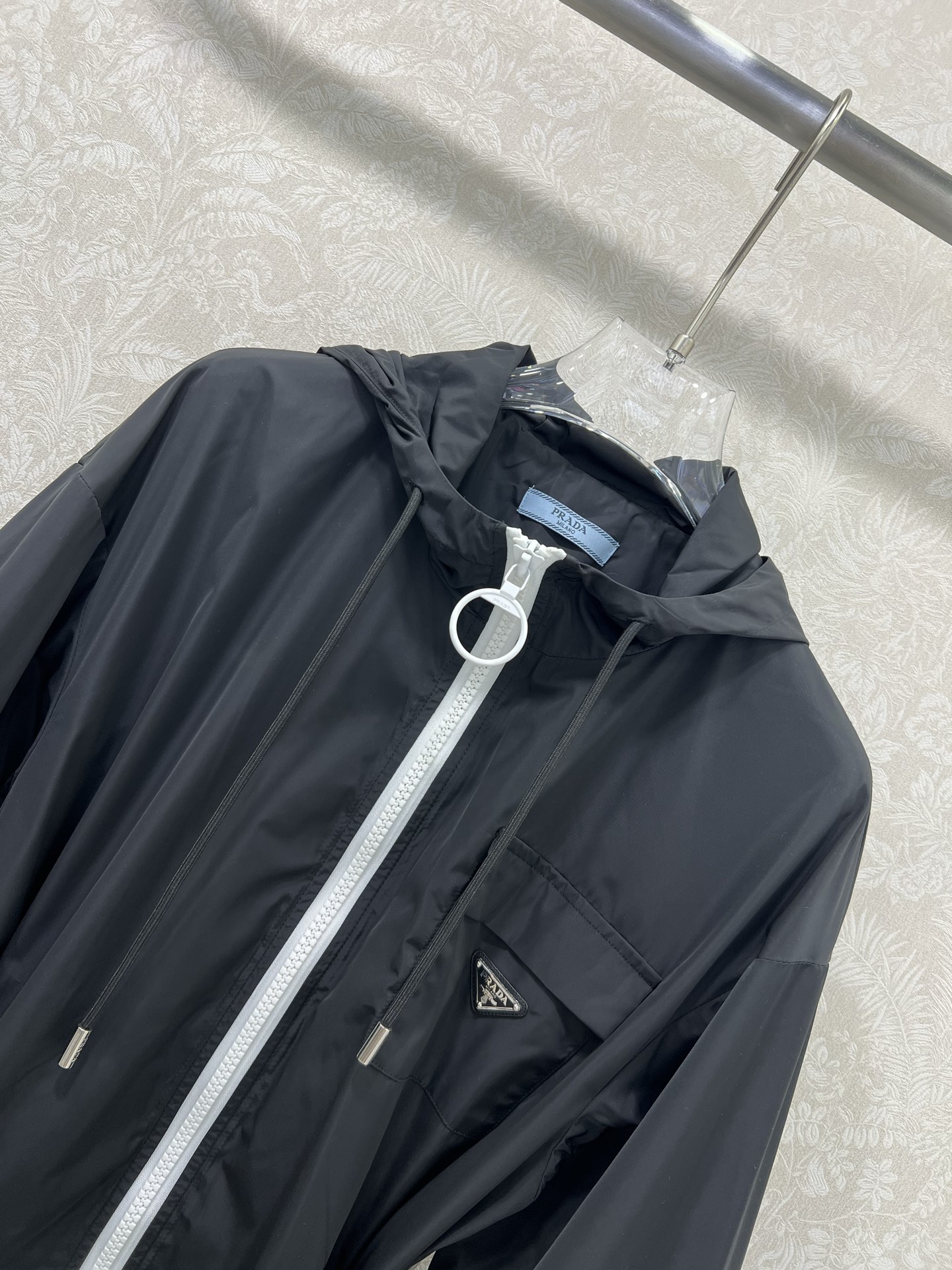 🔥🔥prad*25新款翻领腰带拉链外套 潮版来袭，解锁多元风格 衣橱里总缺一件适配所有心情的外套？看这里