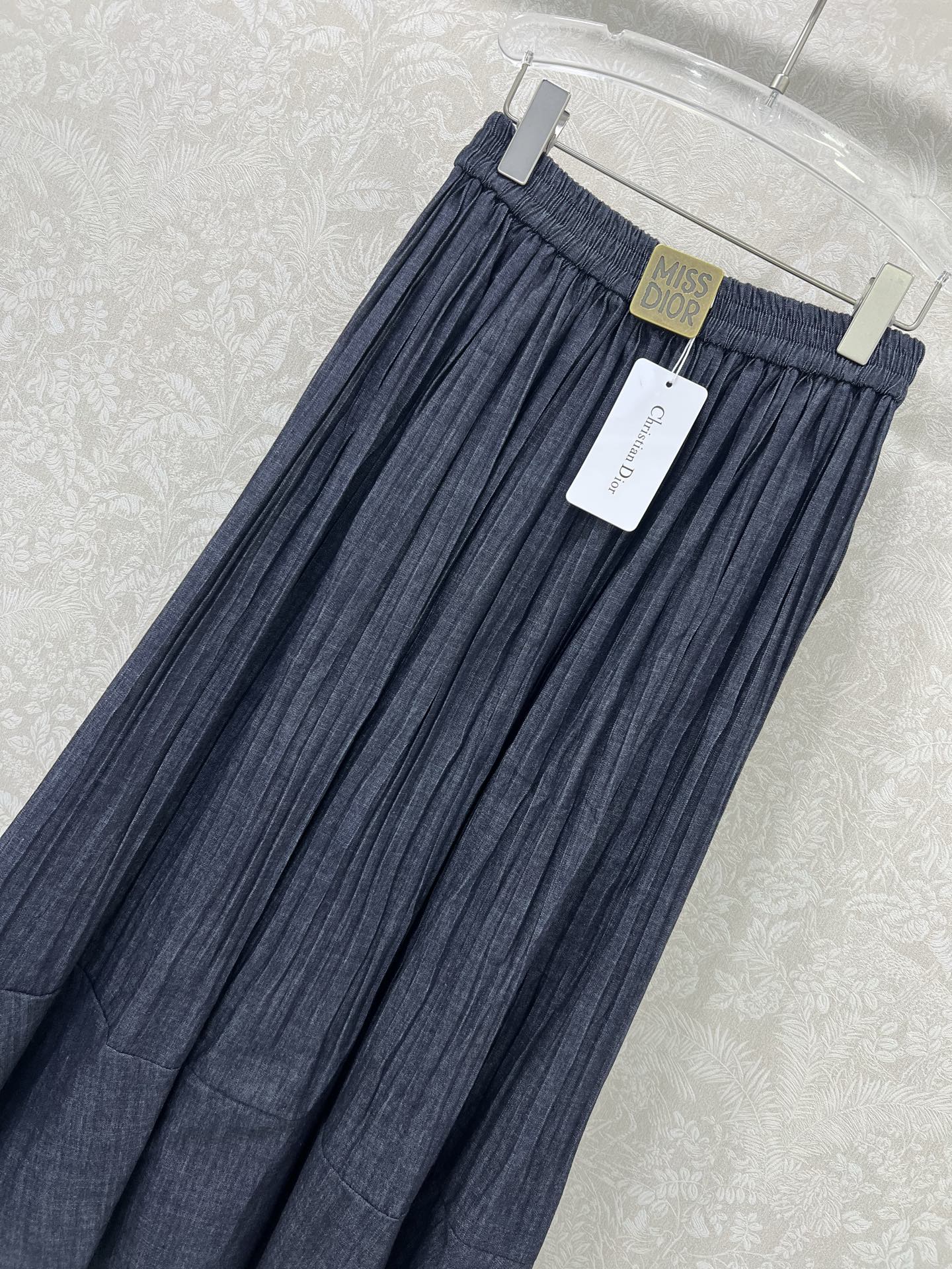 🔥🔥 DIO*迪/奥   25新款牛仔半裙💙腰头miss Dio*五金牌装饰 超级大摆的裙身用足面料打造