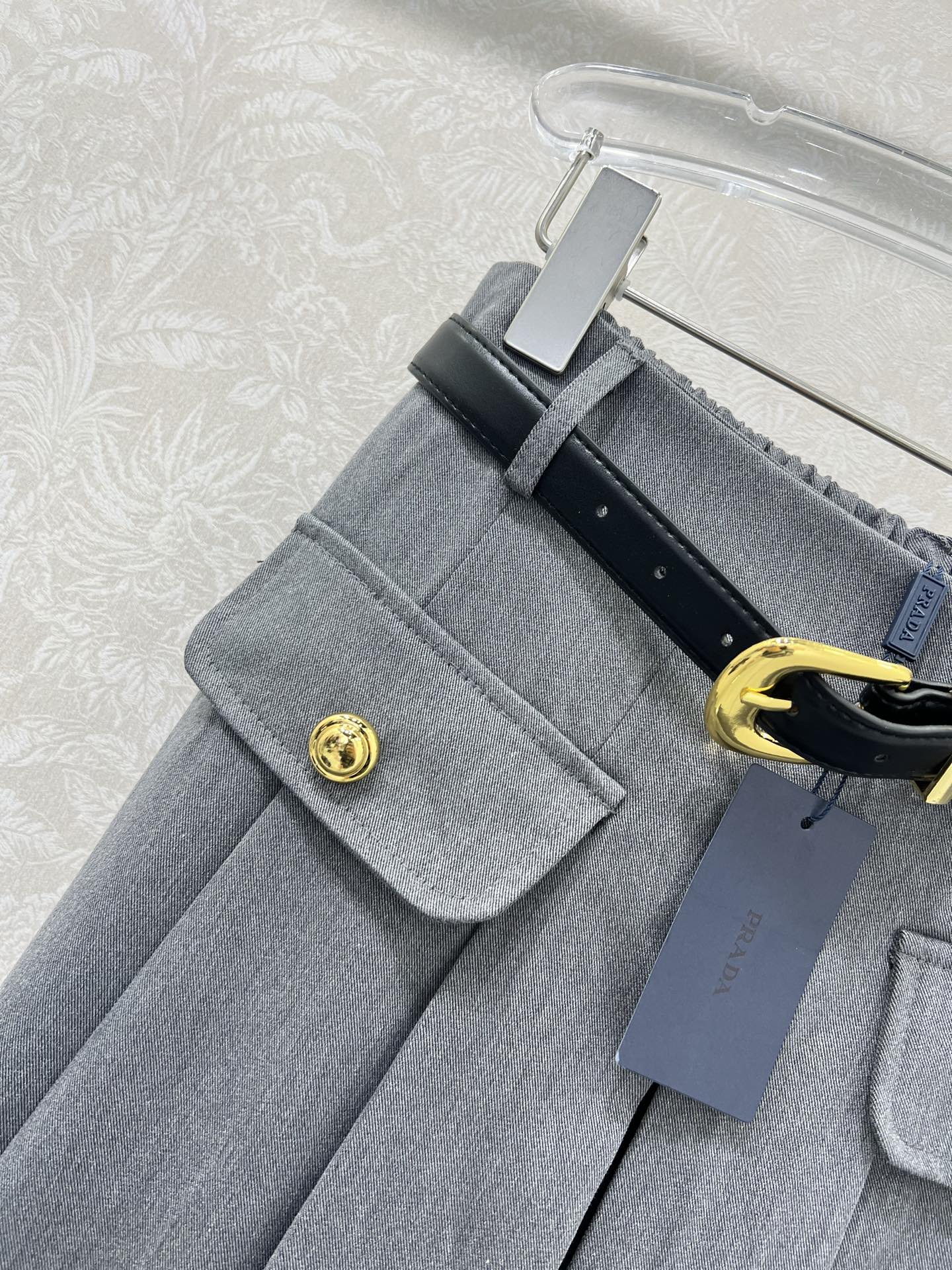 🔥🔥prad*25新款腰带半裙  经典西服面料纯色清爽干净  搭配定制腰带 今年超流行的工装风 版型休闲