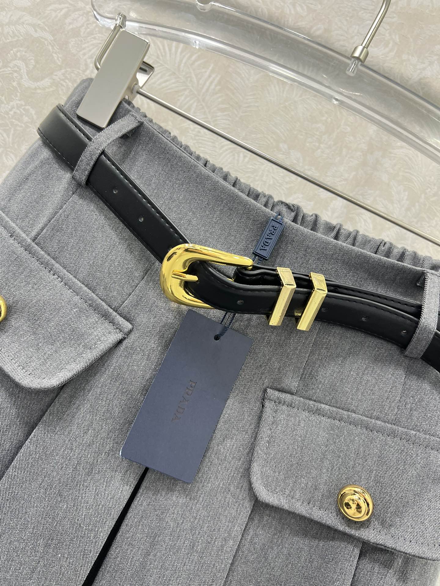 🔥🔥prad*25新款腰带半裙  经典西服面料纯色清爽干净  搭配定制腰带 今年超流行的工装风 版型休闲