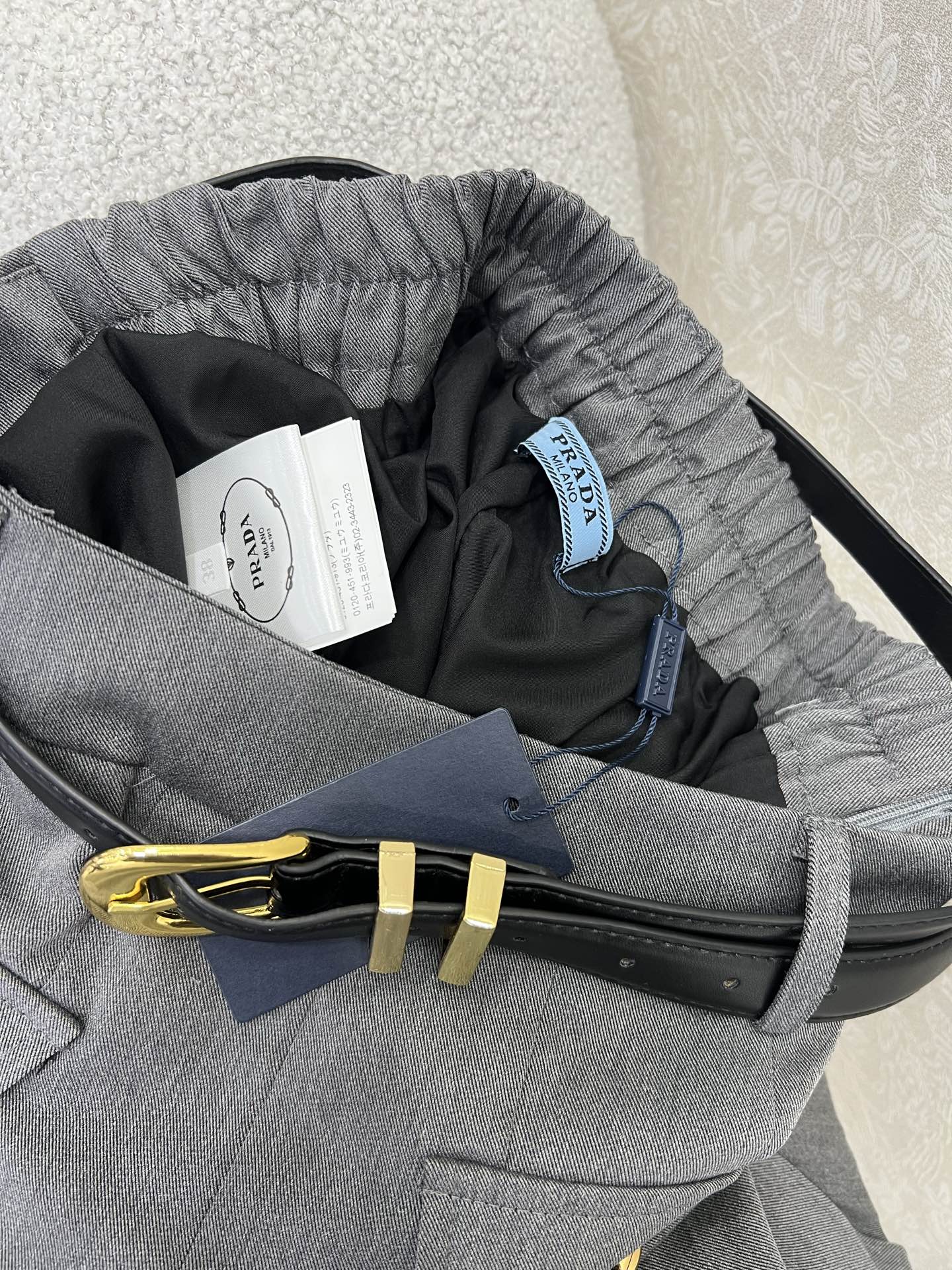 🔥🔥prad*25新款腰带半裙  经典西服面料纯色清爽干净  搭配定制腰带 今年超流行的工装风 版型休闲