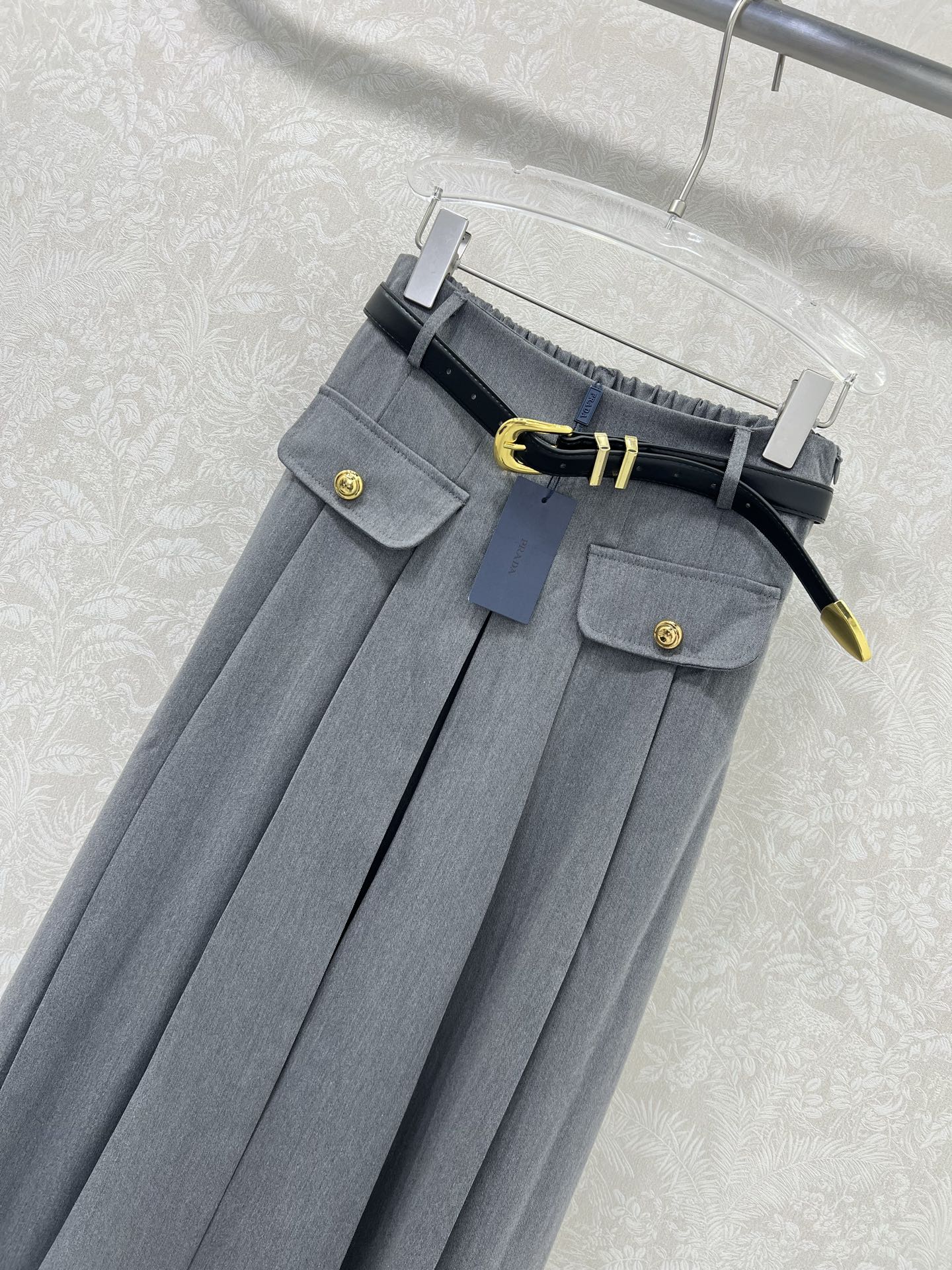 🔥🔥prad*25新款腰带半裙  经典西服面料纯色清爽干净  搭配定制腰带 今年超流行的工装风 版型休闲