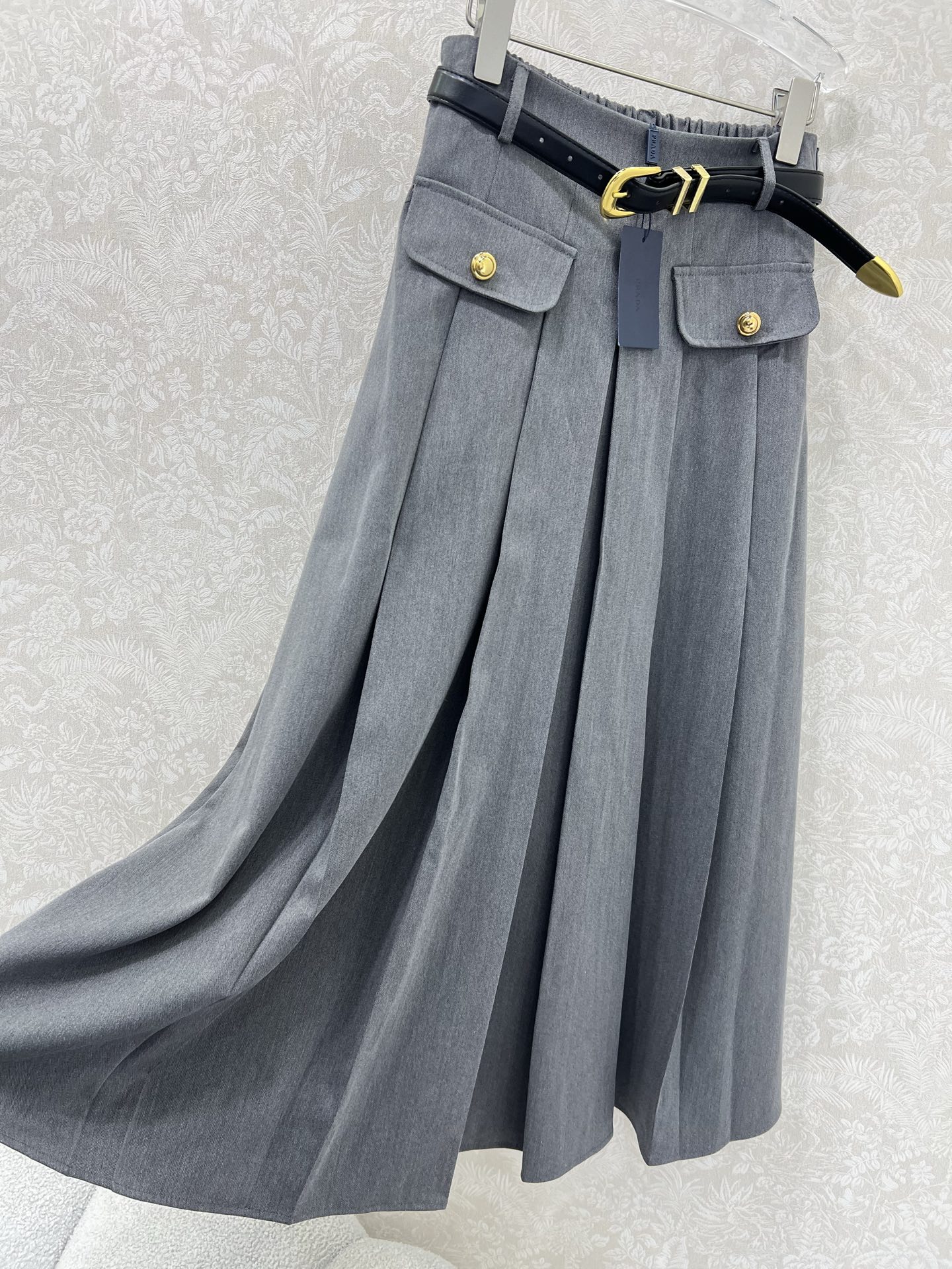 🔥🔥prad*25新款腰带半裙  经典西服面料纯色清爽干净  搭配定制腰带 今年超流行的工装风 版型休闲