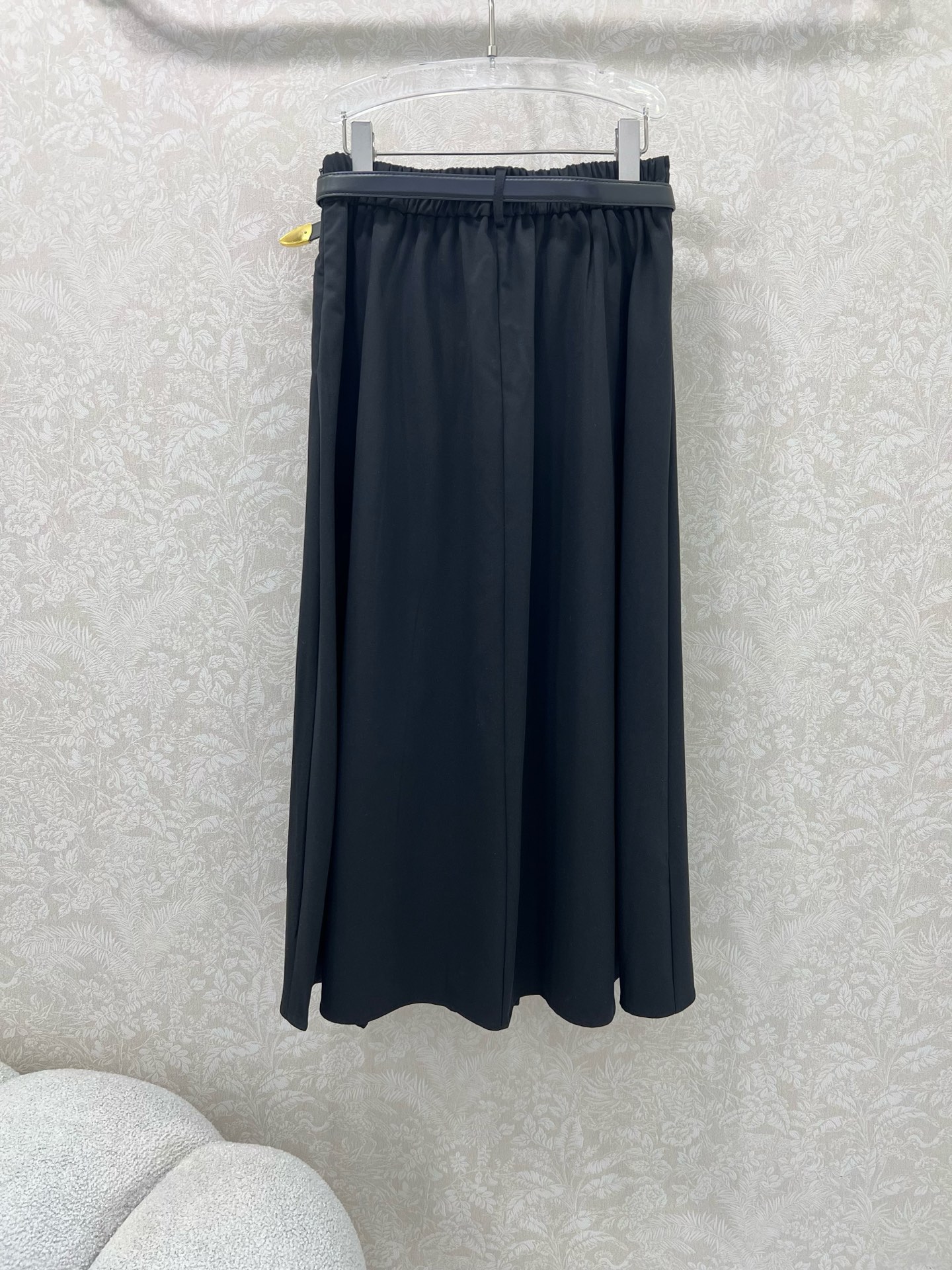 🔥🔥prad*25新款腰带半裙  经典西服面料纯色清爽干净  搭配定制腰带 今年超流行的工装风 版型休闲