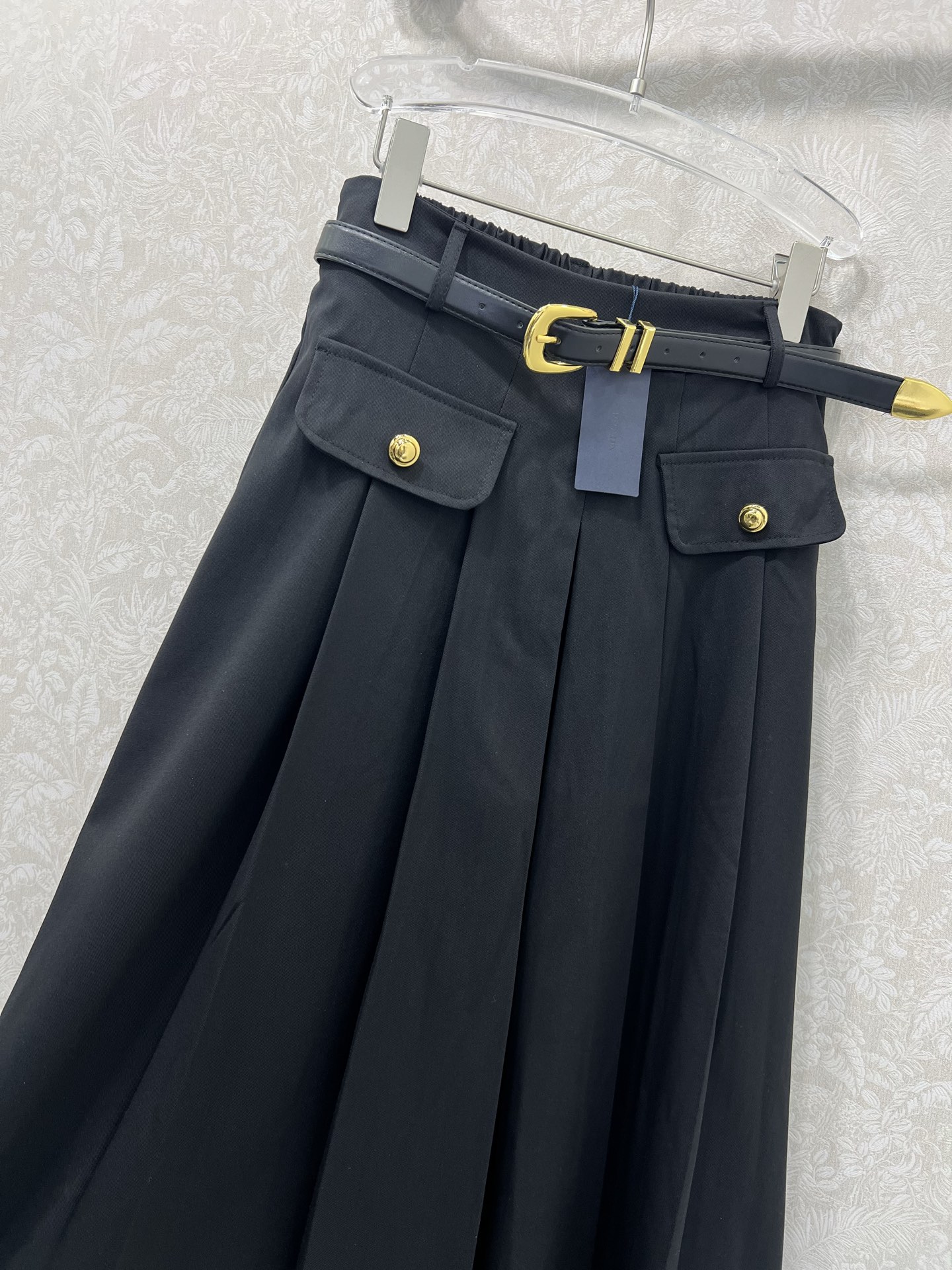 🔥🔥prad*25新款腰带半裙  经典西服面料纯色清爽干净  搭配定制腰带 今年超流行的工装风 版型休闲