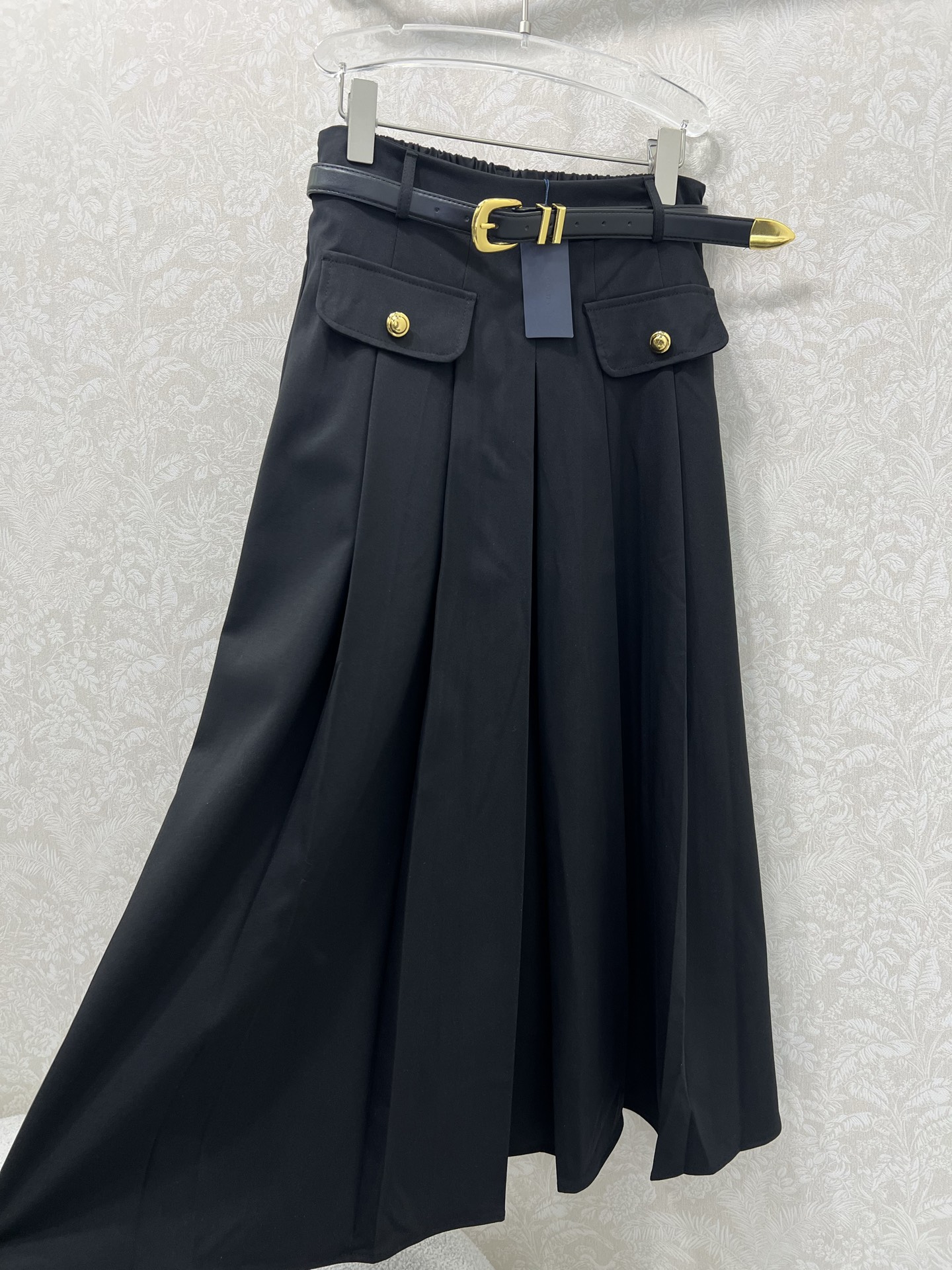 🔥🔥prad*25新款腰带半裙  经典西服面料纯色清爽干净  搭配定制腰带 今年超流行的工装风 版型休闲