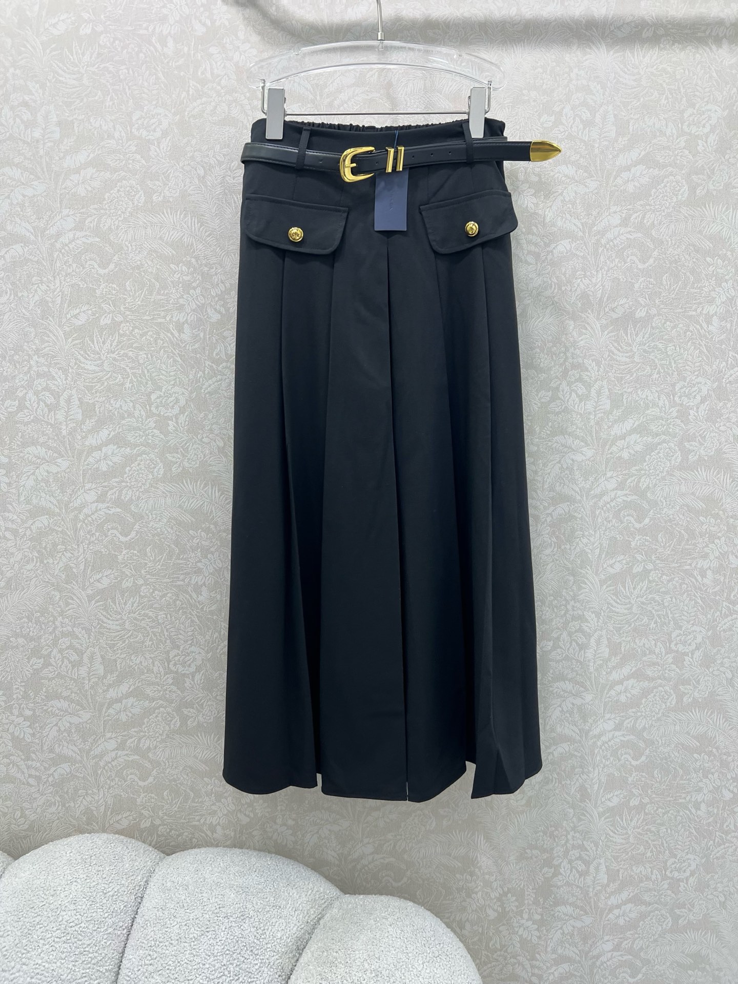 🔥🔥prad*25新款腰带半裙  经典西服面料纯色清爽干净  搭配定制腰带 今年超流行的工装风 版型休闲