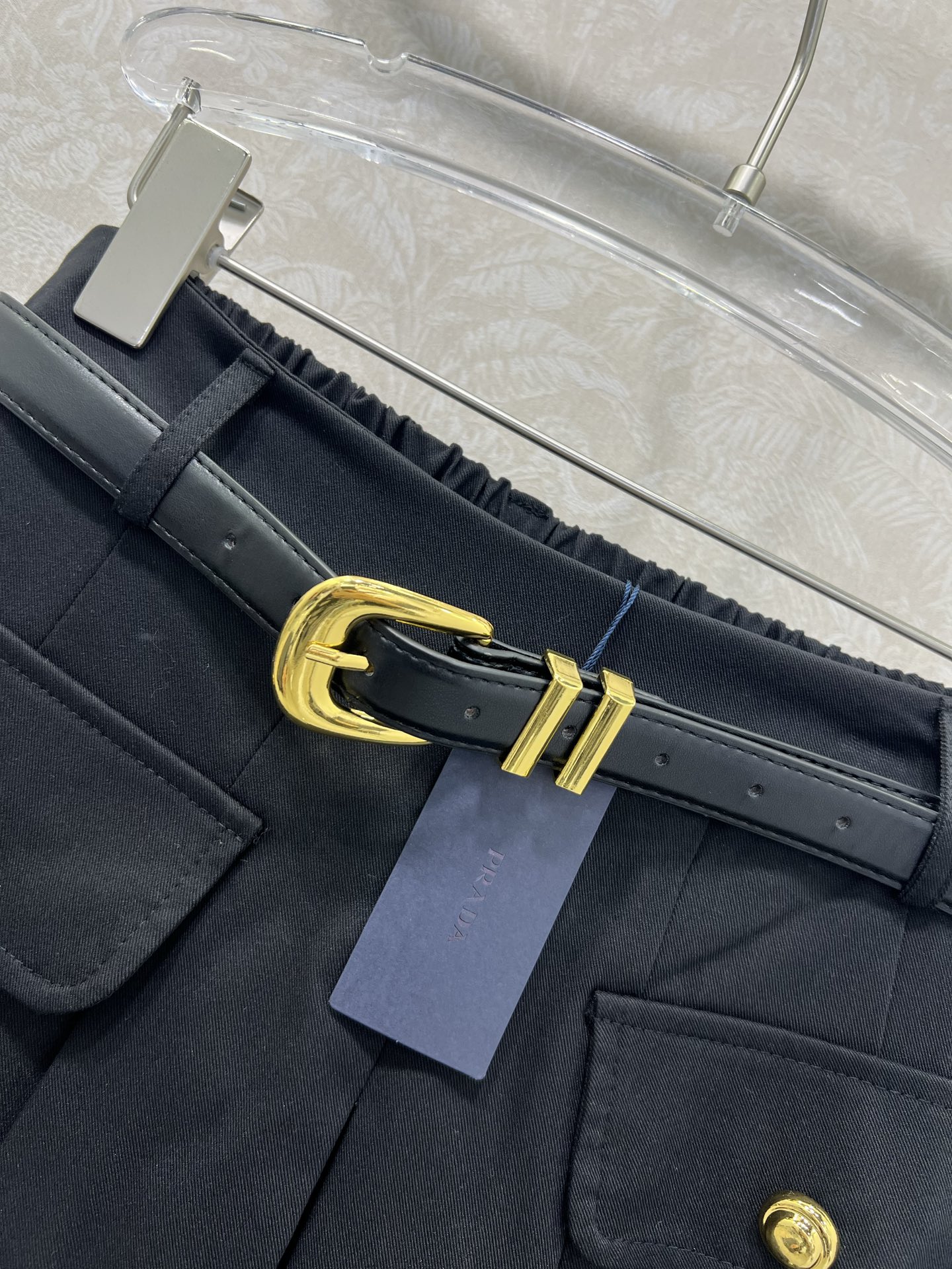 🔥🔥prad*25新款腰带半裙  经典西服面料纯色清爽干净  搭配定制腰带 今年超流行的工装风 版型休闲