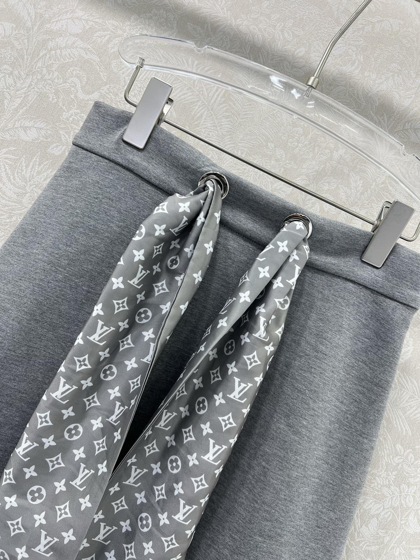🔥🔥Louis Vuitt*n25新款腰头Monogram 丝巾结构短半裙！定制进口复合太空棉工艺面料质